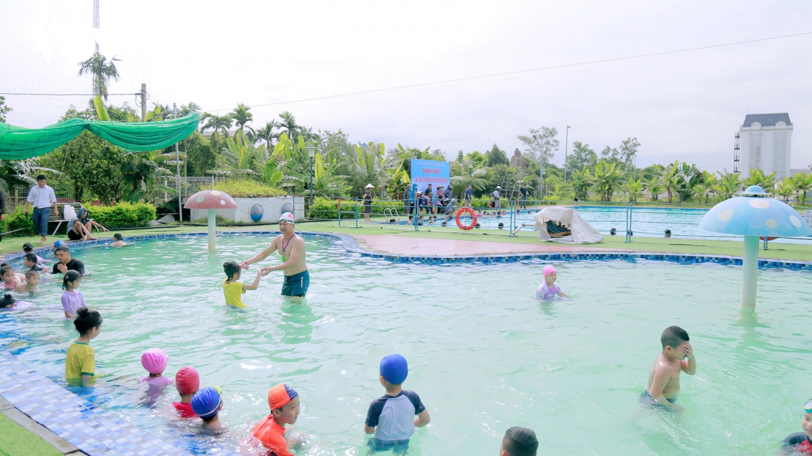 Quảng Ninh mở gần 200 lớp dạy bơi miễn phí cho trẻ em