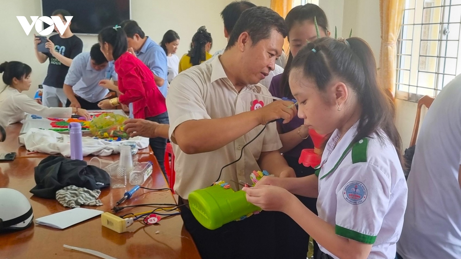 Học sinh Cà Mau sửa thói quen với rác thải nhựa