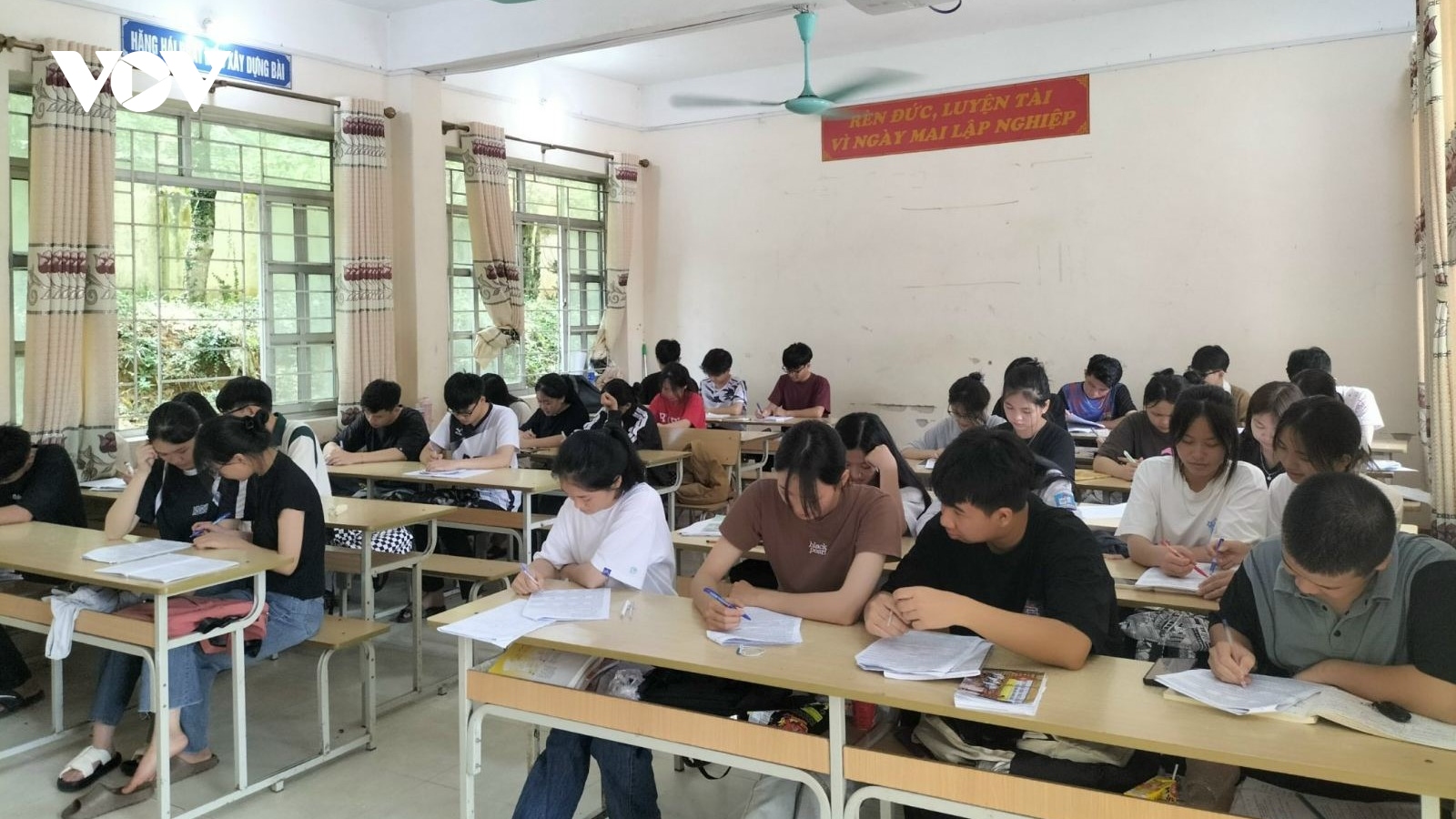 Tạo điều kiện thuận lợi để thí sinh dân tộc thiểu số dự thi tốt nghiệp THPT 2024