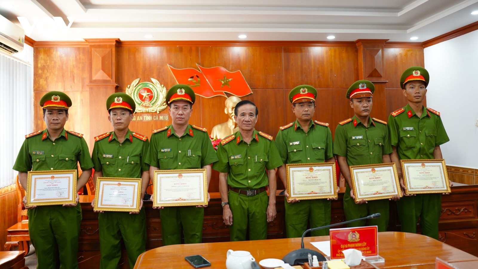 Khen thưởng tập thể, cá nhân phá vụ trộm thiết bị điện gió hàng chục tỷ