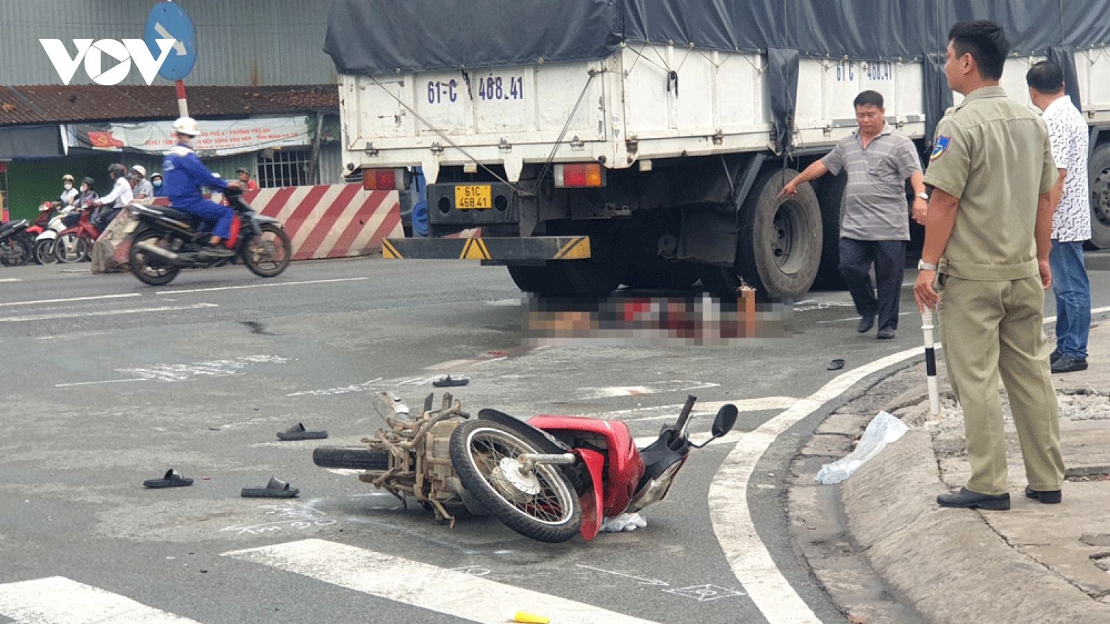 Bé trai 9 tuổi ở Bình Dương tử vong sau vụ va chạm giữa xe tải và xe máy