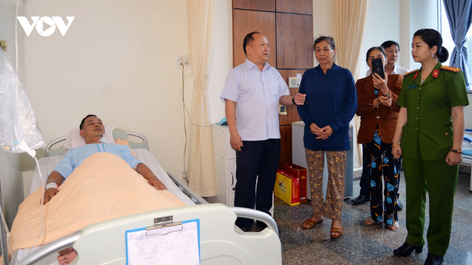 Lãnh đạo tỉnh Gia Lai thăm 2 chiến sĩ công an bị thương do tội phạm ma túy tấn công