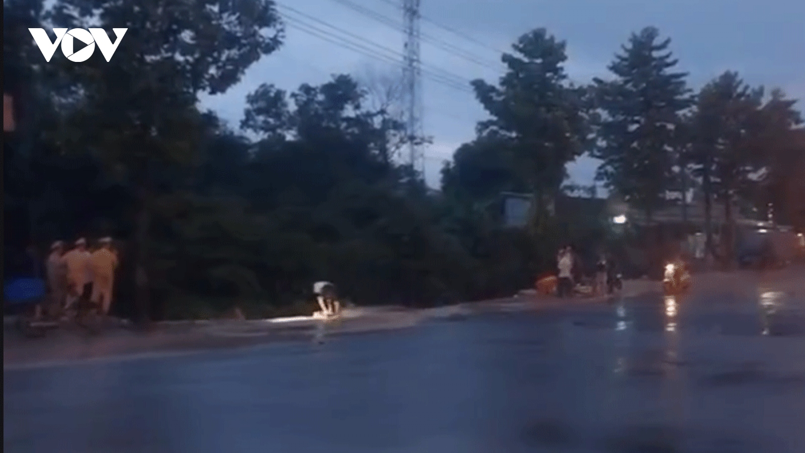 Khẩn cấp tìm kiếm người mất tích sau trận mưa lớn ở Bình Dương