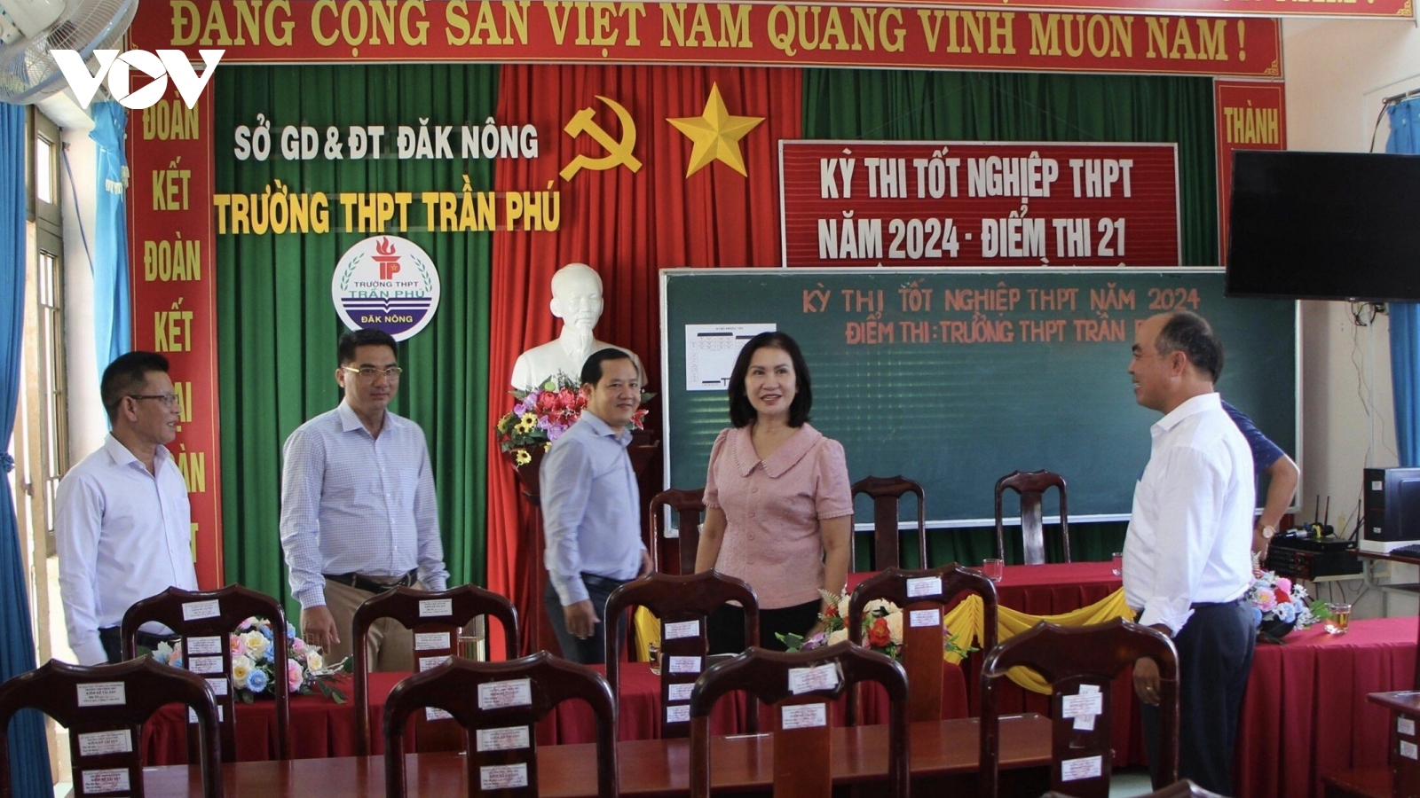 Đắk Nông phun thuốc diệt muỗi, khử khuẩn các điểm thi tốt nghiệp THPT 2024