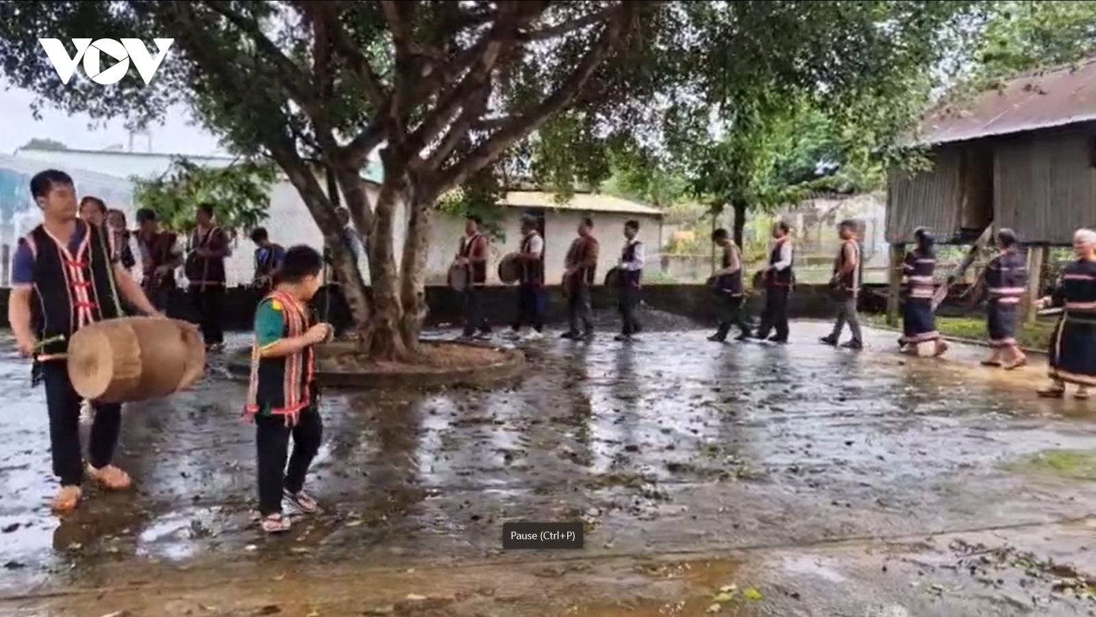 Người dân Tây Nguyên tấu chiêng tiễn biệt Tổng Bí thư Nguyễn Phú Trọng