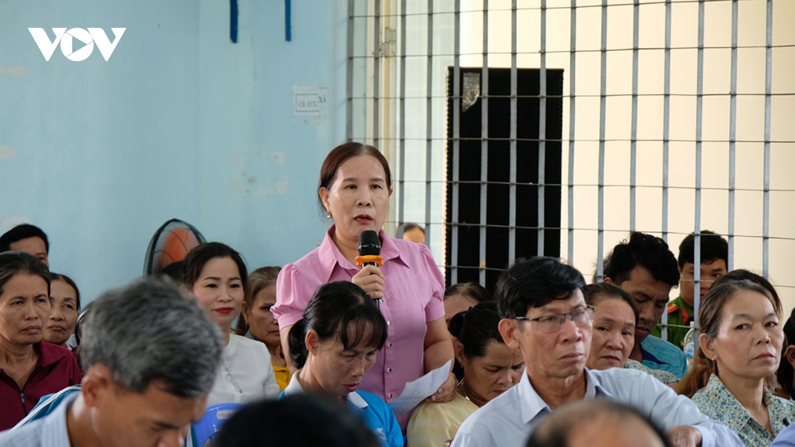 Cử tri bức xúc khi xe chở đất thi công cao tốc không đảm bảo an toàn giao thông