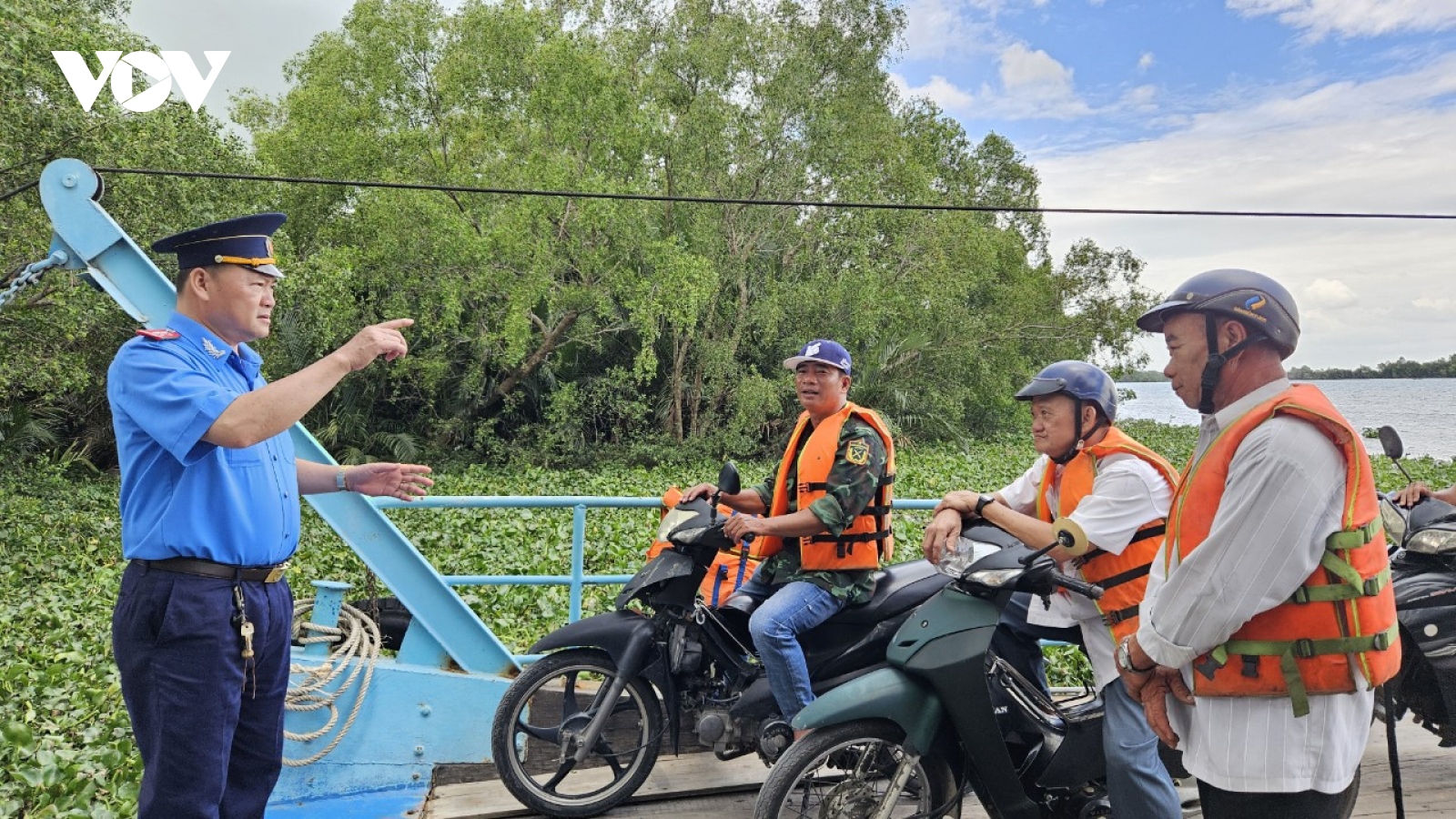 Mưa giông thất thường, Long An rà soát 146 bến phà khách liên vùng