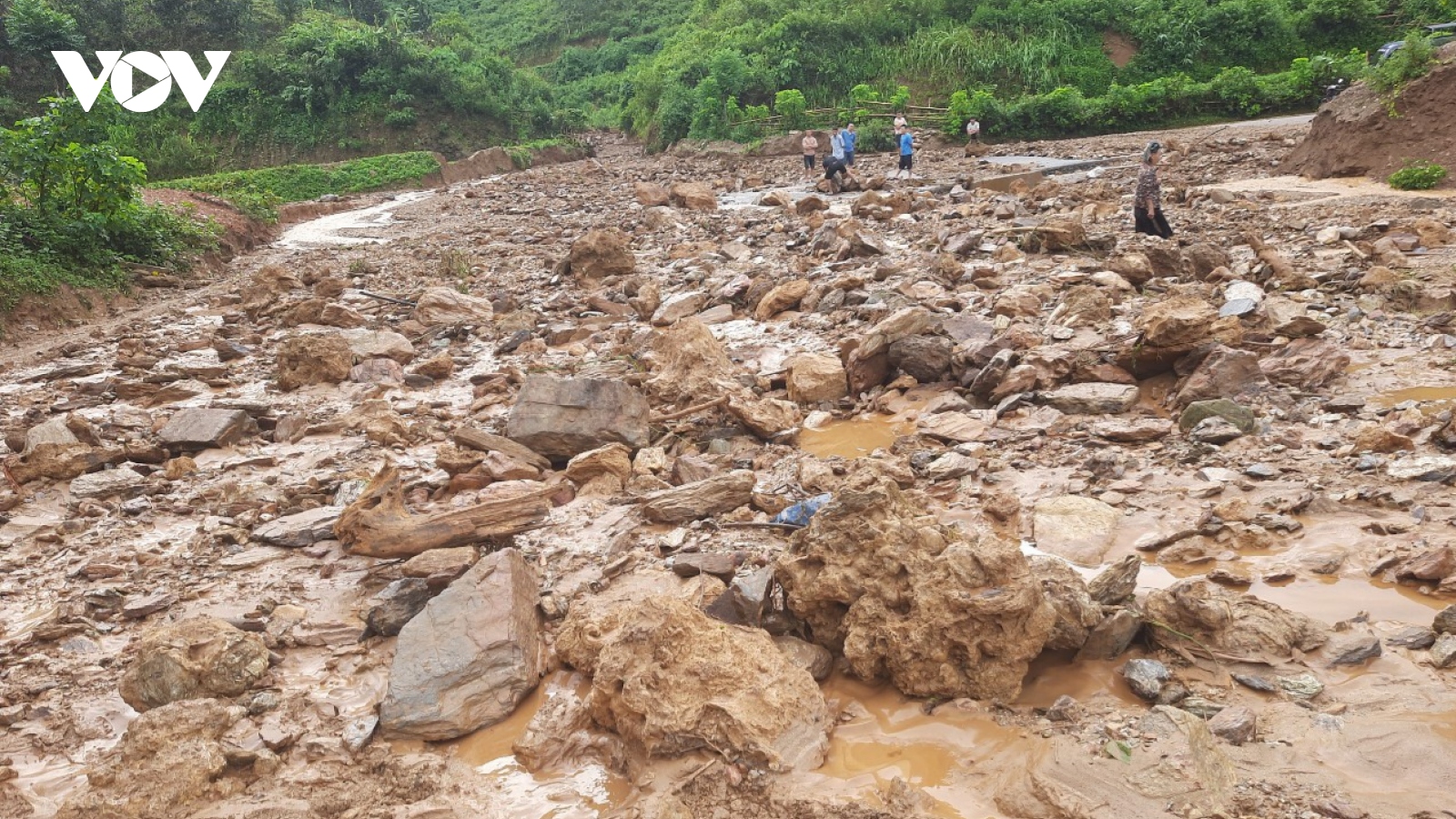 Hàng trăm nghìn khối đất đá sạt lở, Điện Biên yêu cầu ứng trực 24/24h