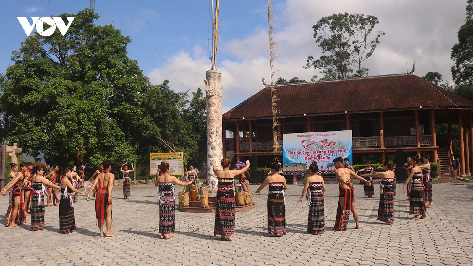 Phát triển du lịch vùng cao Thừa Thiên Huế gắn với bảo tồn văn hóa