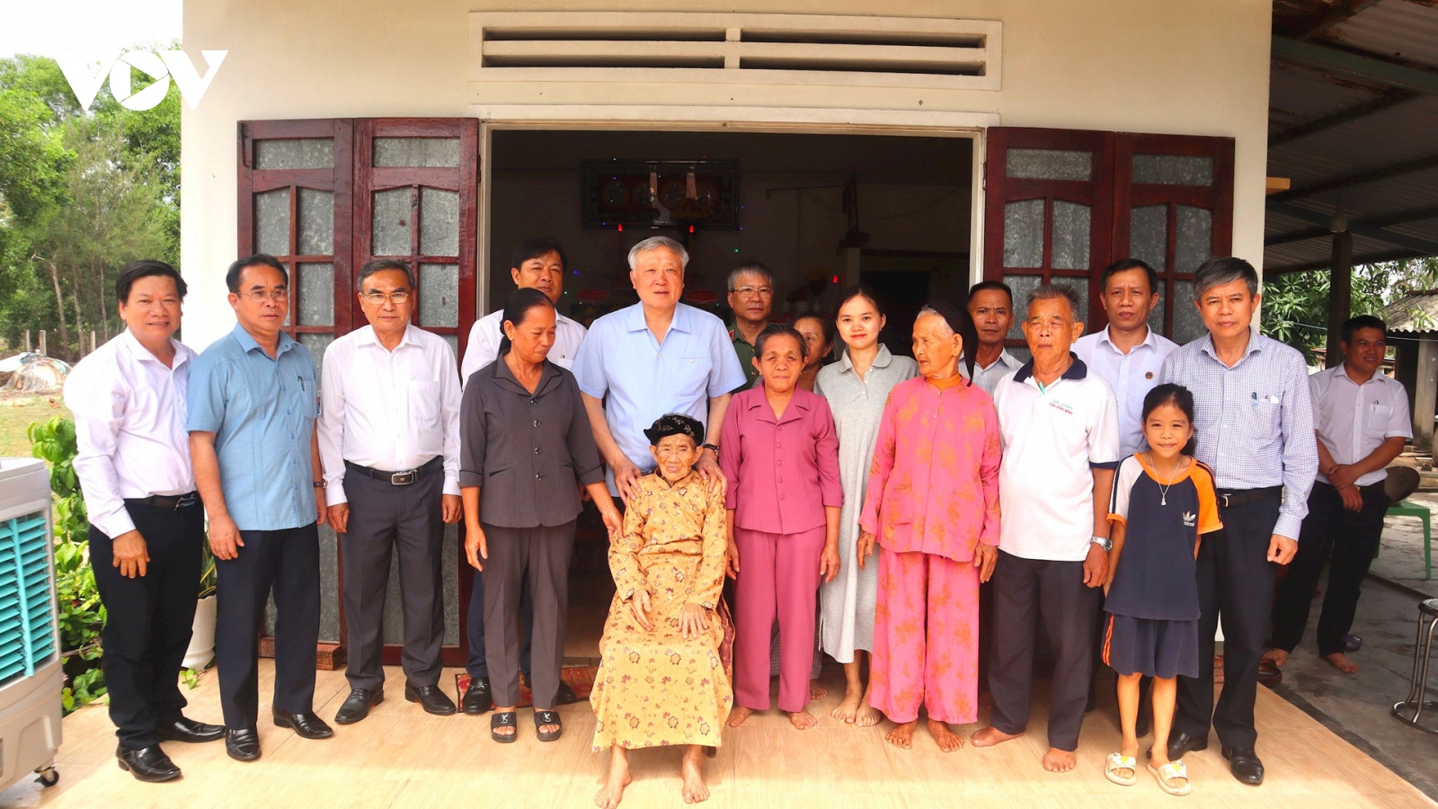 Chánh án TAND tối cao Nguyễn Hòa Bình thăm Nhà lưu niệm mẹ VNAH Nguyễn Thị Thứ