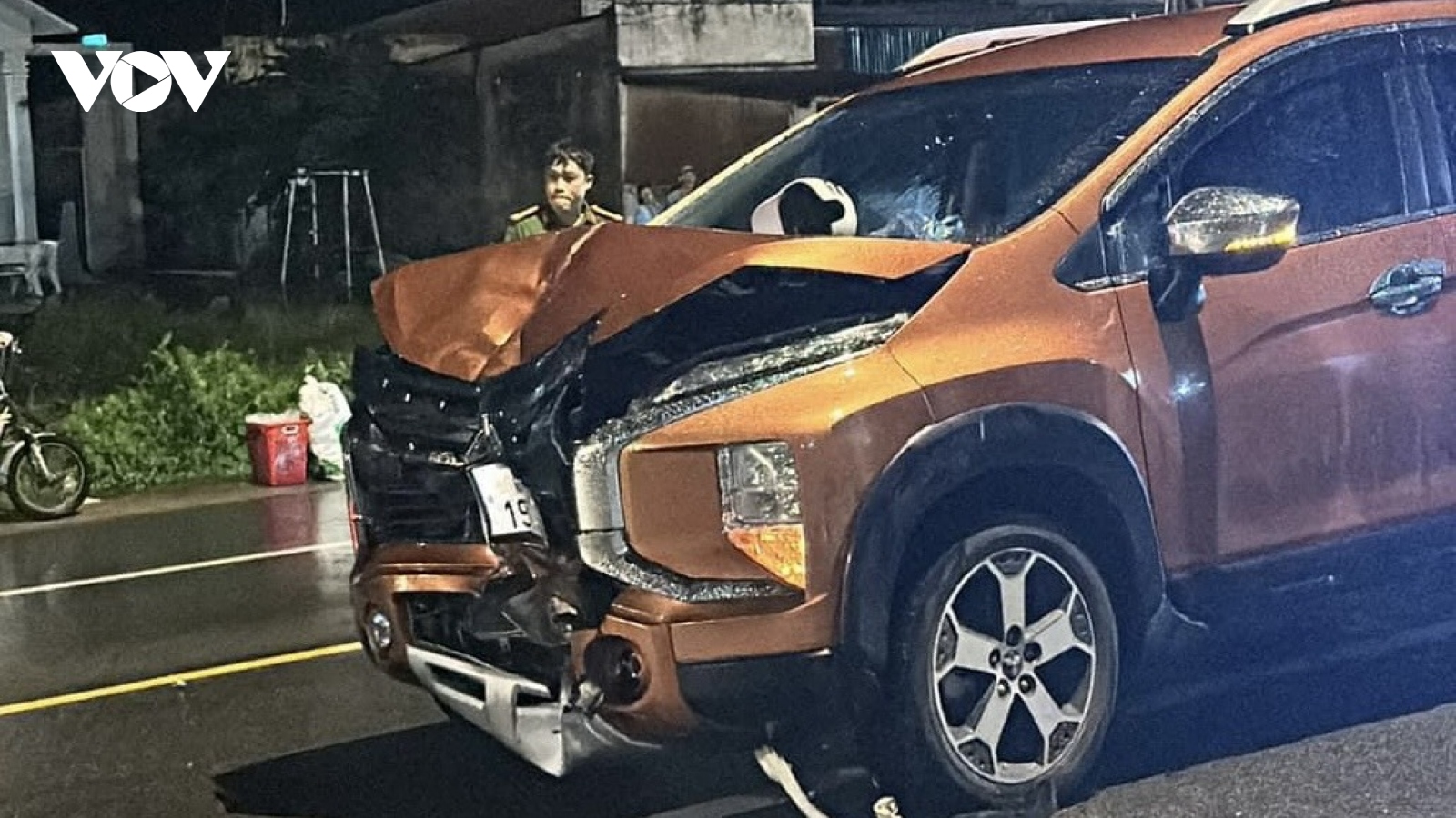 Ô tô va chạm xe máy khiến 2 bà cháu tử vong