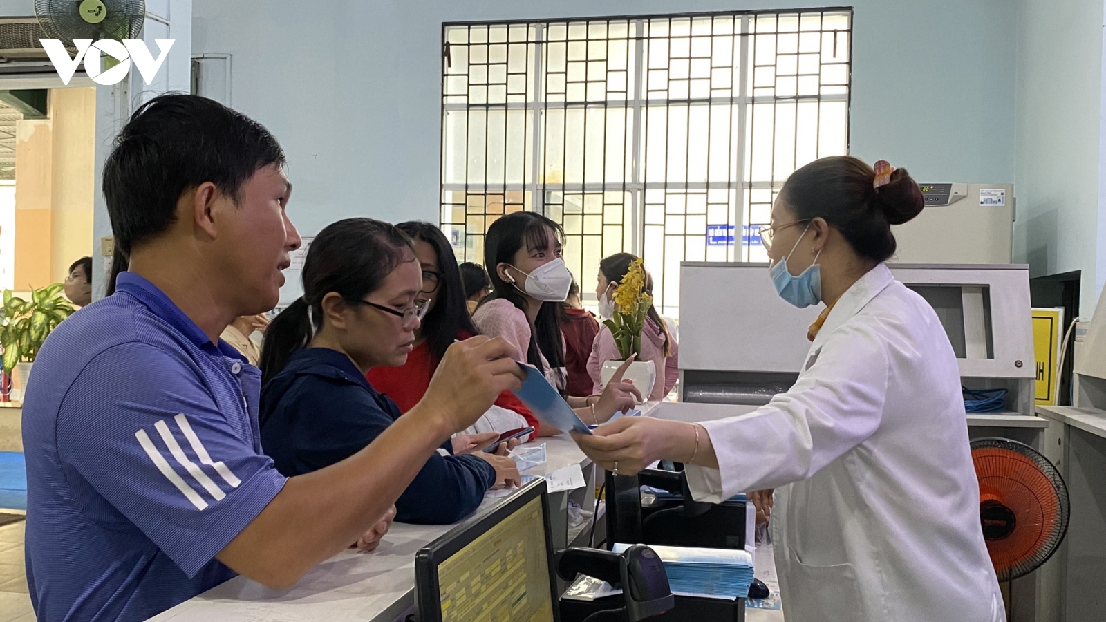 Người dân đổ xô đi tiêm bạch hầu, Viện Pasteur TP.HCM tạm hết vaccine