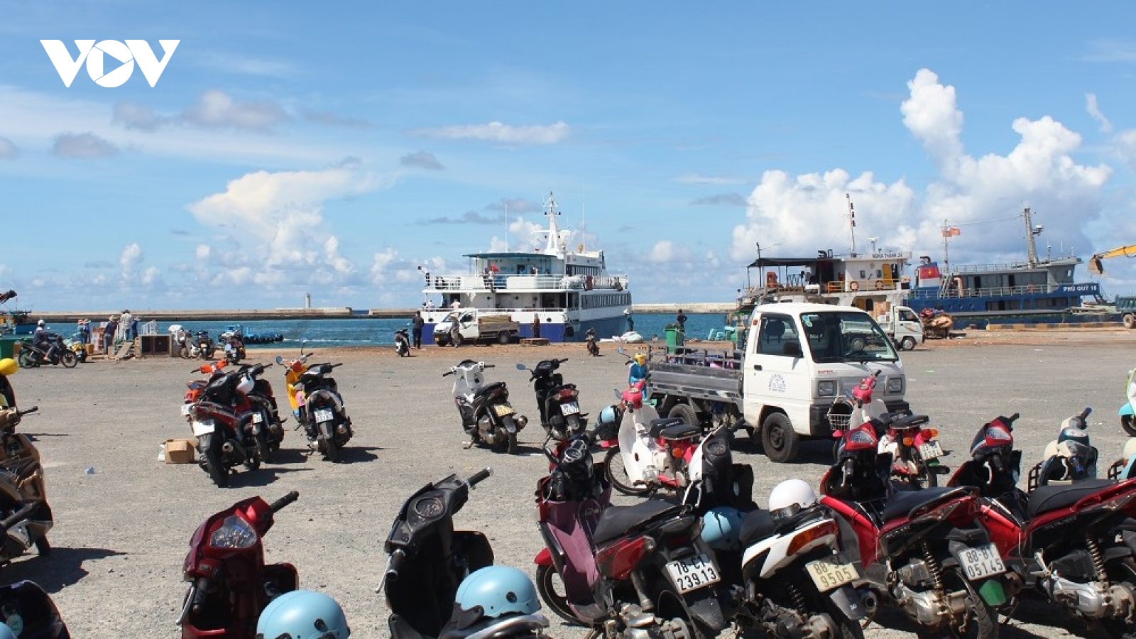 Huyện Phú Quý nói gì khi các tàu bị cấm chở gia súc sống ra đảo?