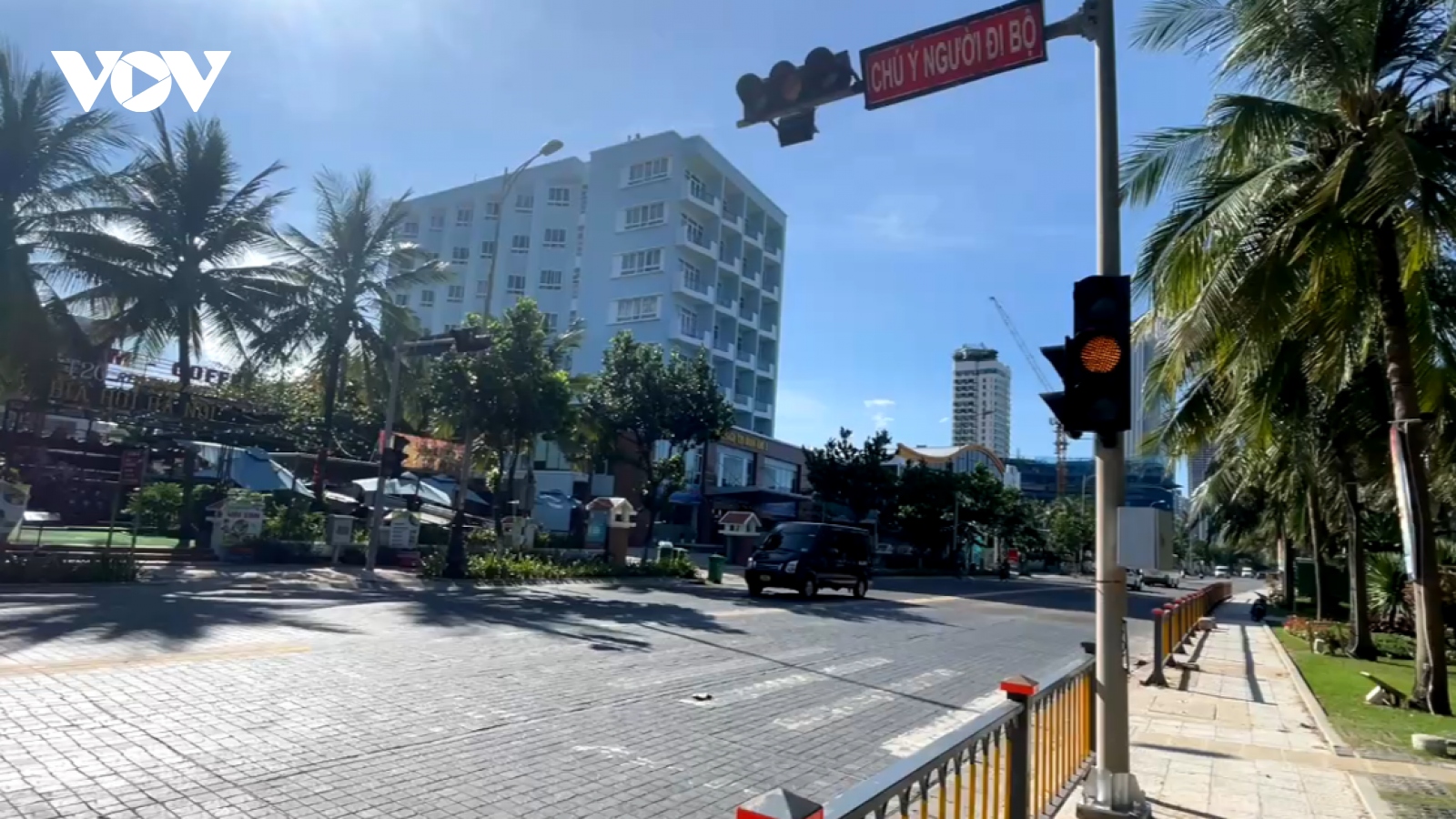 Đà Nẵng sử dụng công nghệ AI lắp đặt đèn tín hiệu cho người đi bộ qua đường
