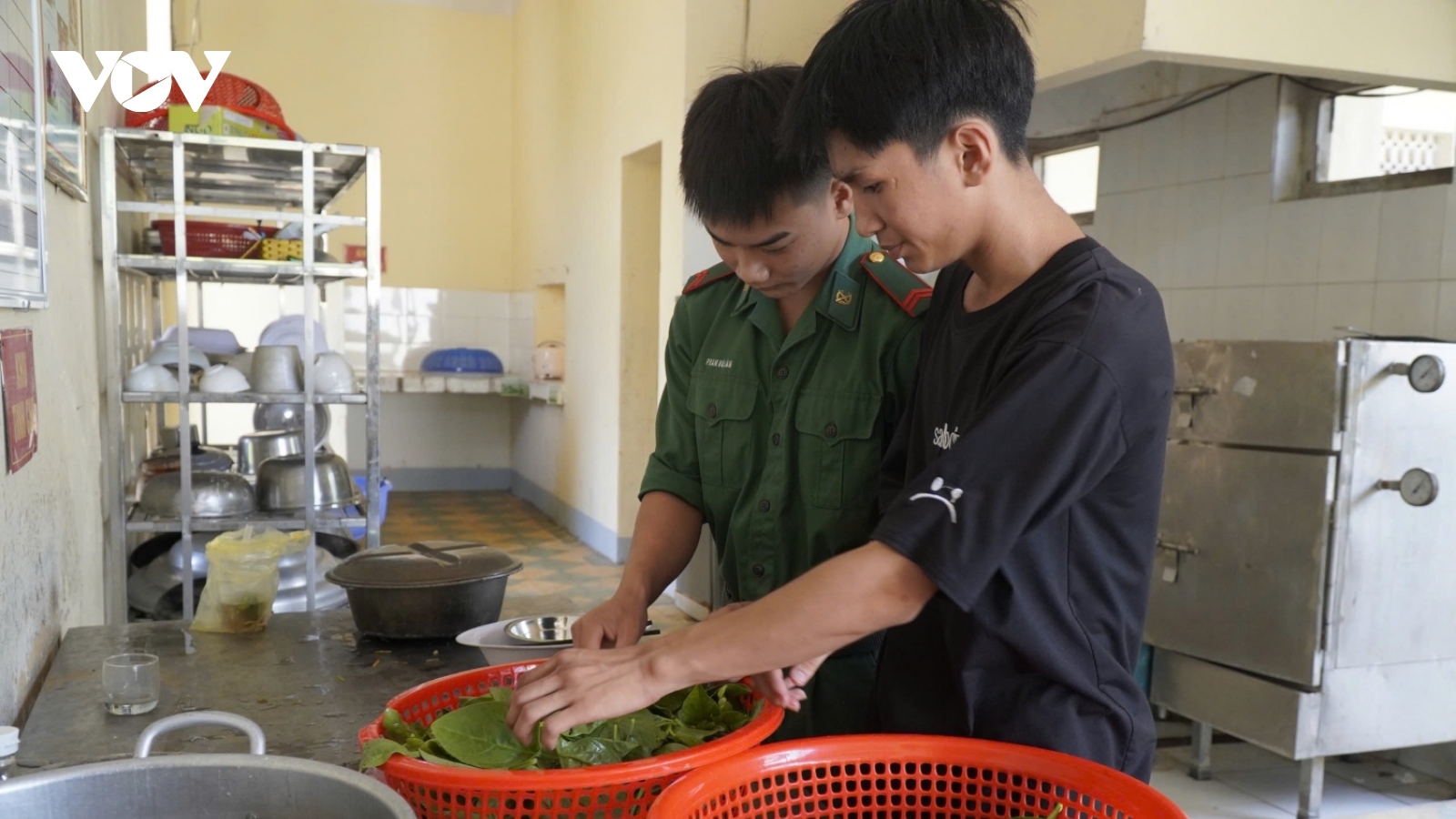 “Con nuôi” đồn biên phòng đỗ vào Học viện Biên phòng