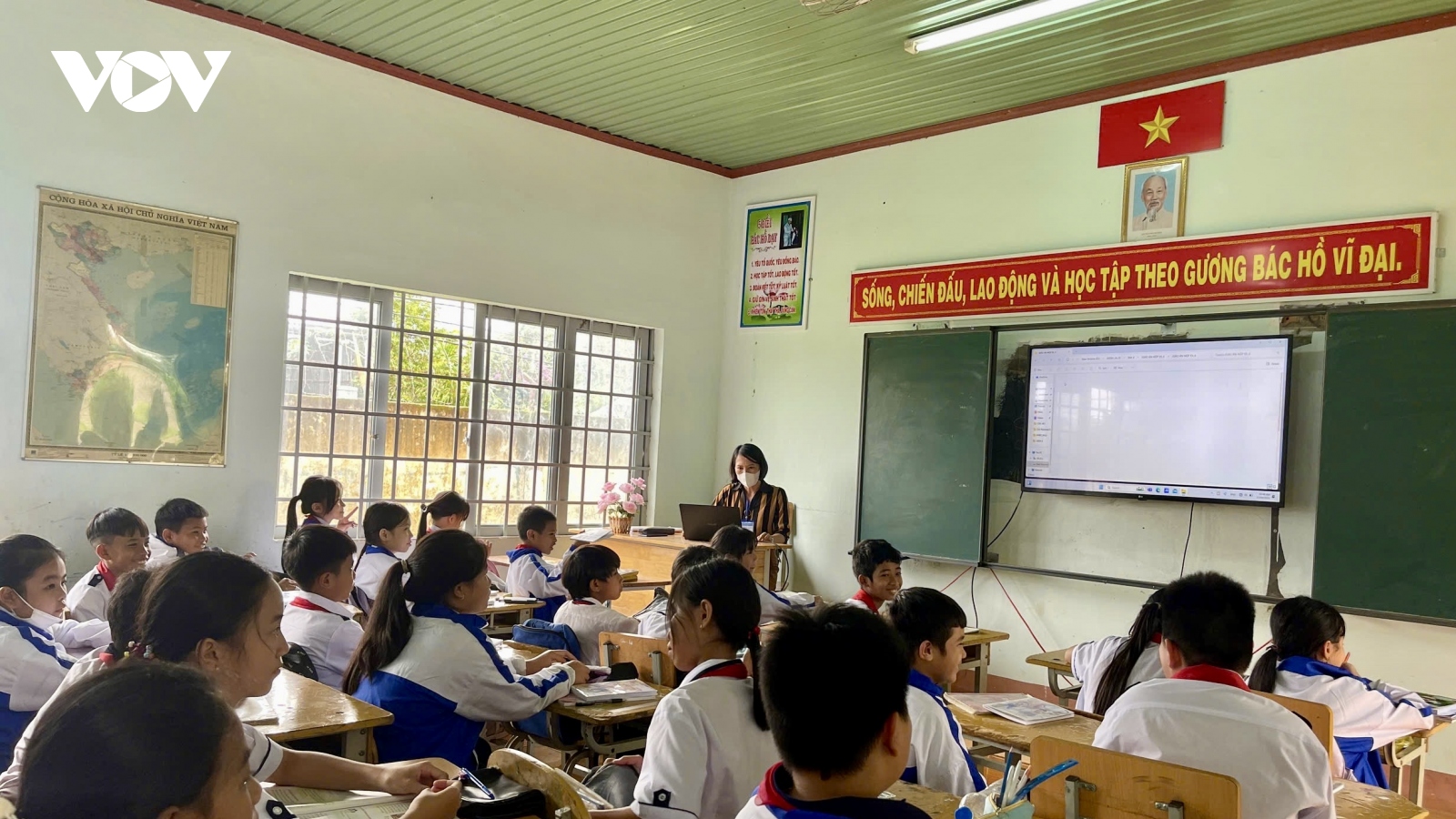 Giáo viên ở Đắk Lắk đứng ngồi không yên khi bị truy thu tiền phụ cấp