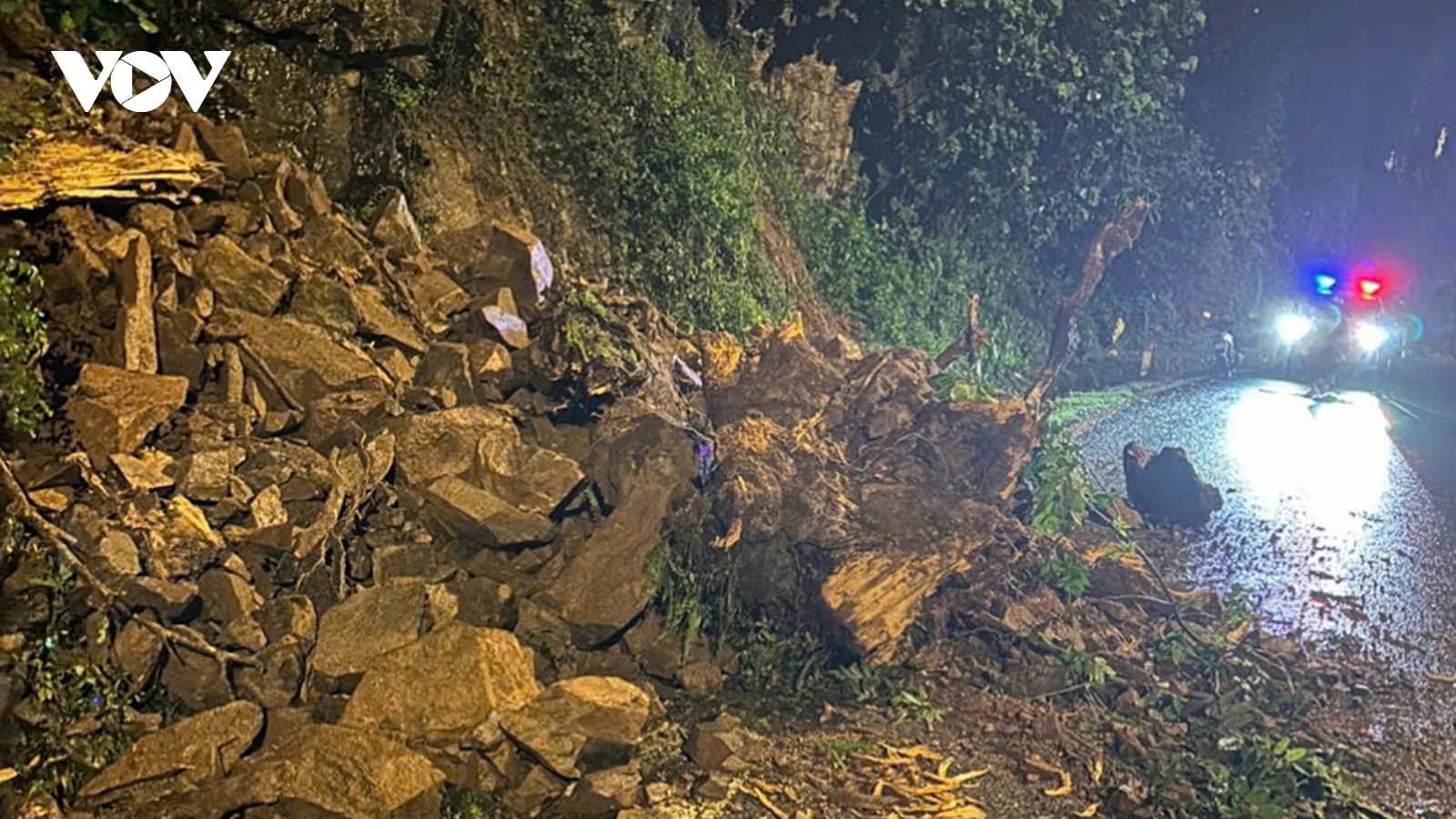 S﻿ạt lở trên đèo Bảo Lộc, Lâm Đồng