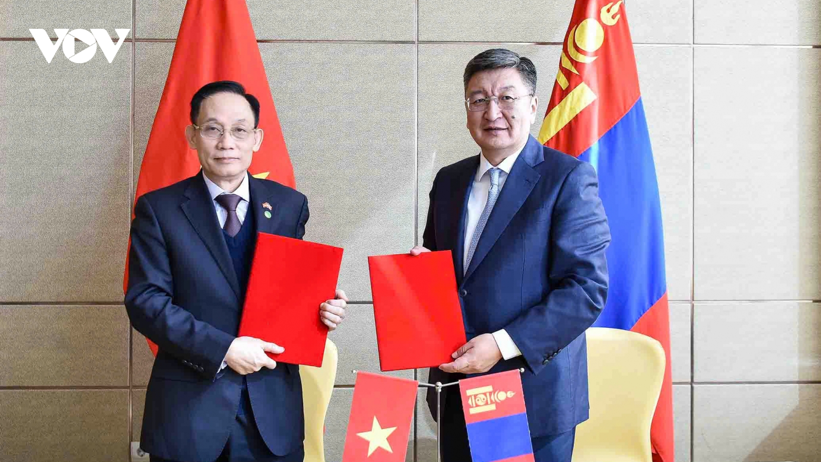 Trưởng Ban Đối ngoại Trung ương làm việc với lãnh đạo các chính đảng tại Mông Cổ