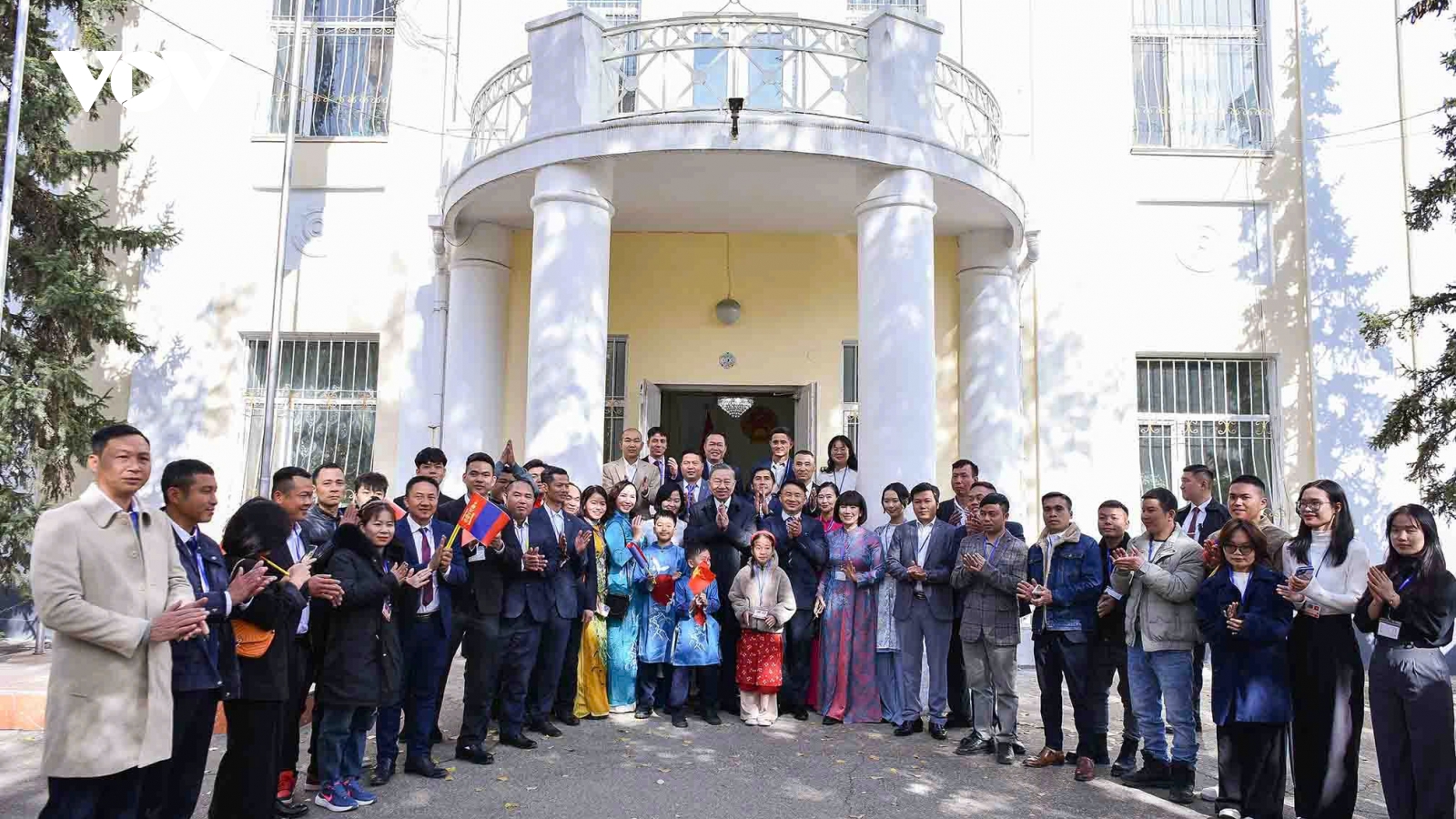 Tổng Bí thư, Chủ tịch nước gặp mặt đại diện cộng đồng người Việt Nam tại Mông Cổ