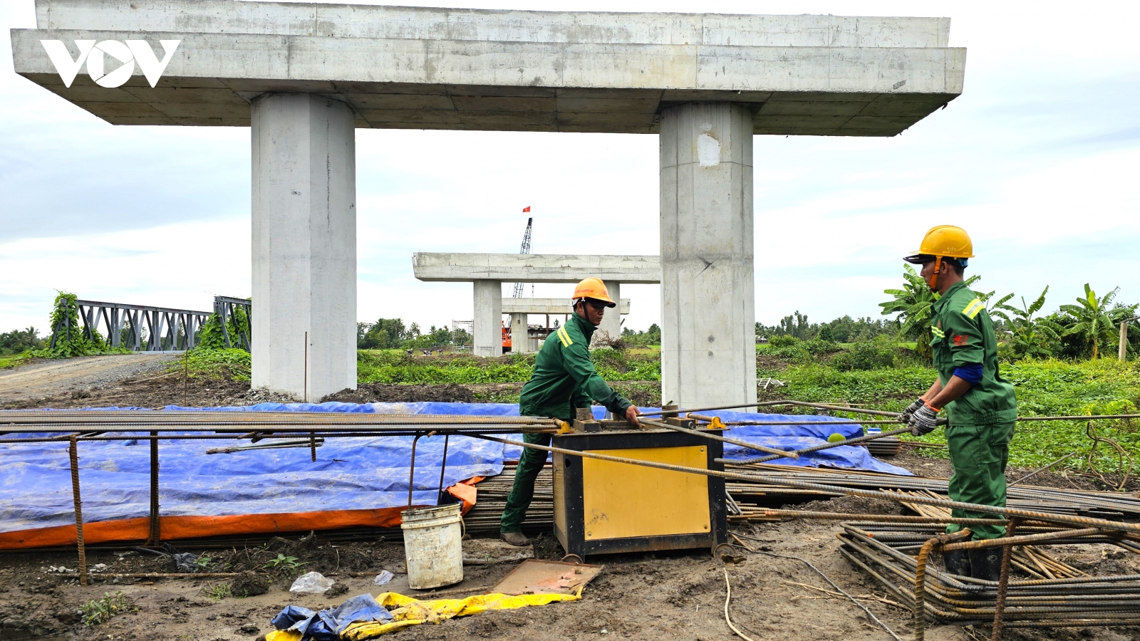 Hậu Giang hạn chế giao thông để thi công cầu vượt trên Quốc lộ 61C