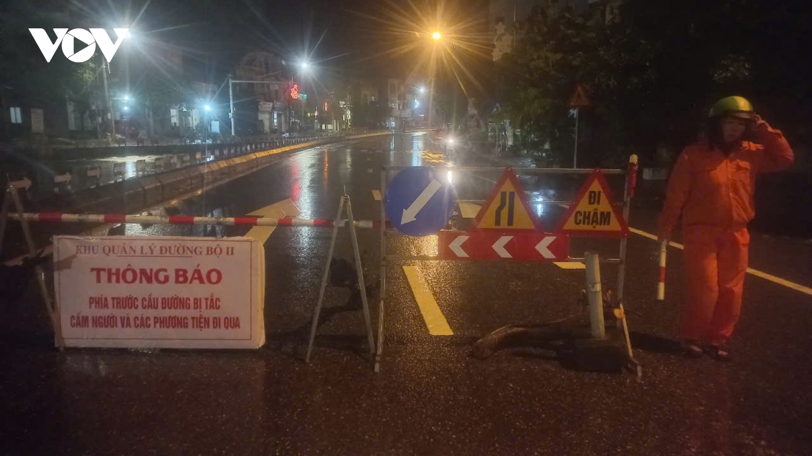 Đảm bảo an toàn giao thông qua đoạn ngập lụt, sạt lở tại Quảng Bình, Quảng Trị