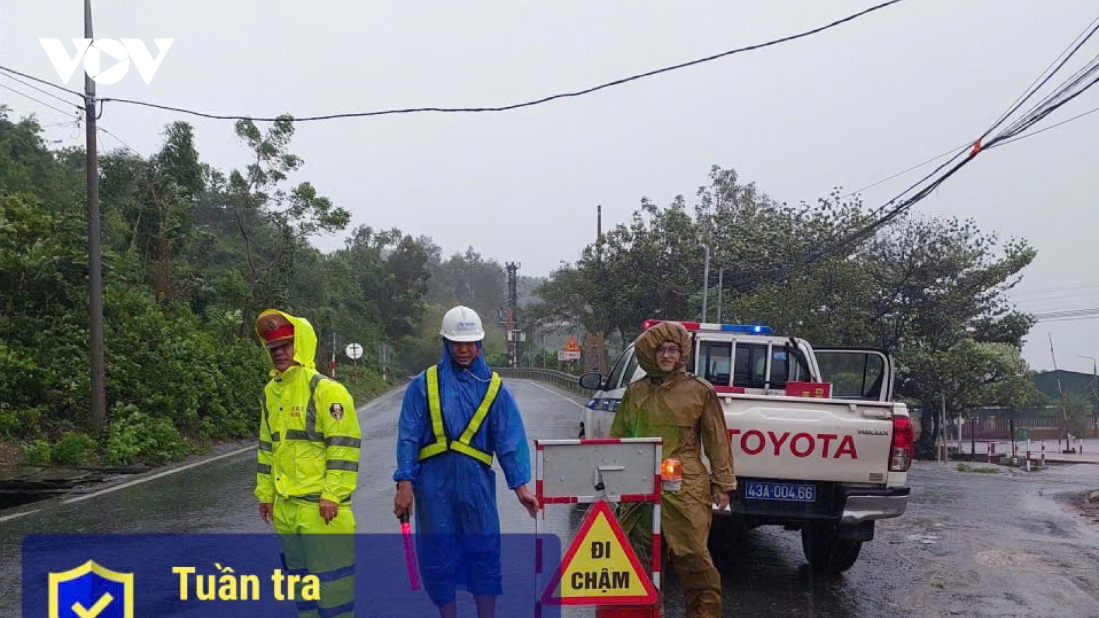 Lực lượng Công an thành phố Đà Nẵng tích cực khắc phục hậu quả bão số 6