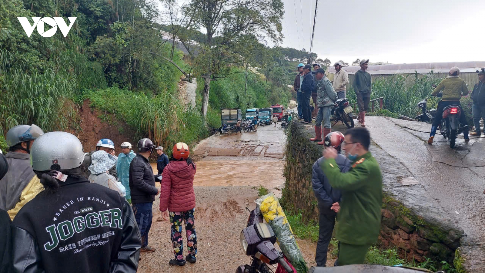 Tìm thấy thi thể tài xế xe tải bị lũ cuốn trôi ở Đà Lạt