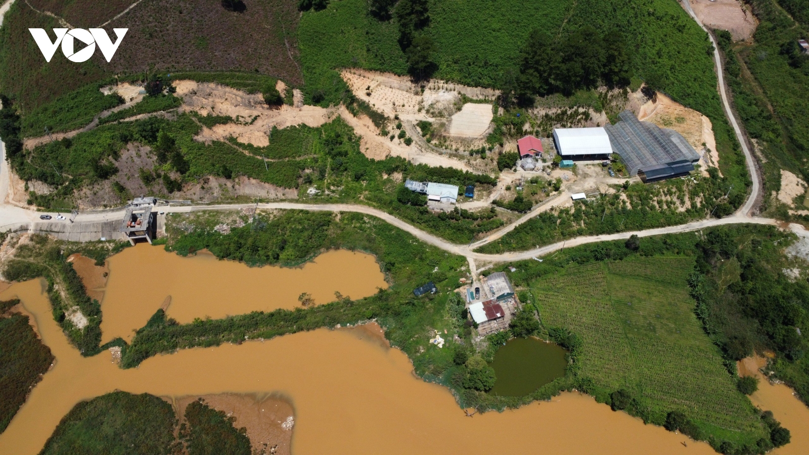 Lâm Đồng chỉ đạo xử lý dứt điểm vụ thuỷ điện rào chắn đường đi của dân