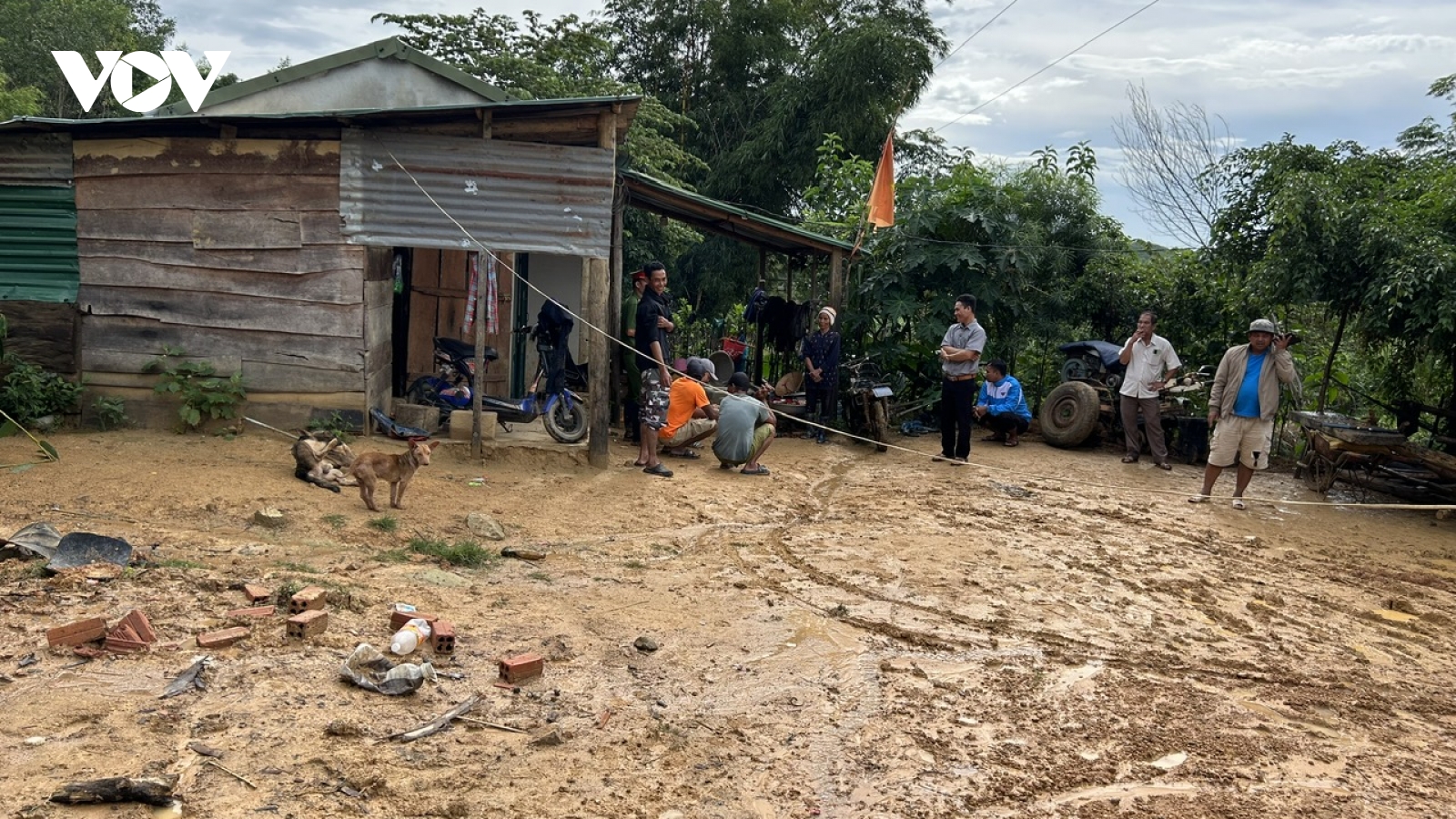 Mưa lớn gây sạt lở đất, Đắk Lắk khẩn cấp di dời dân