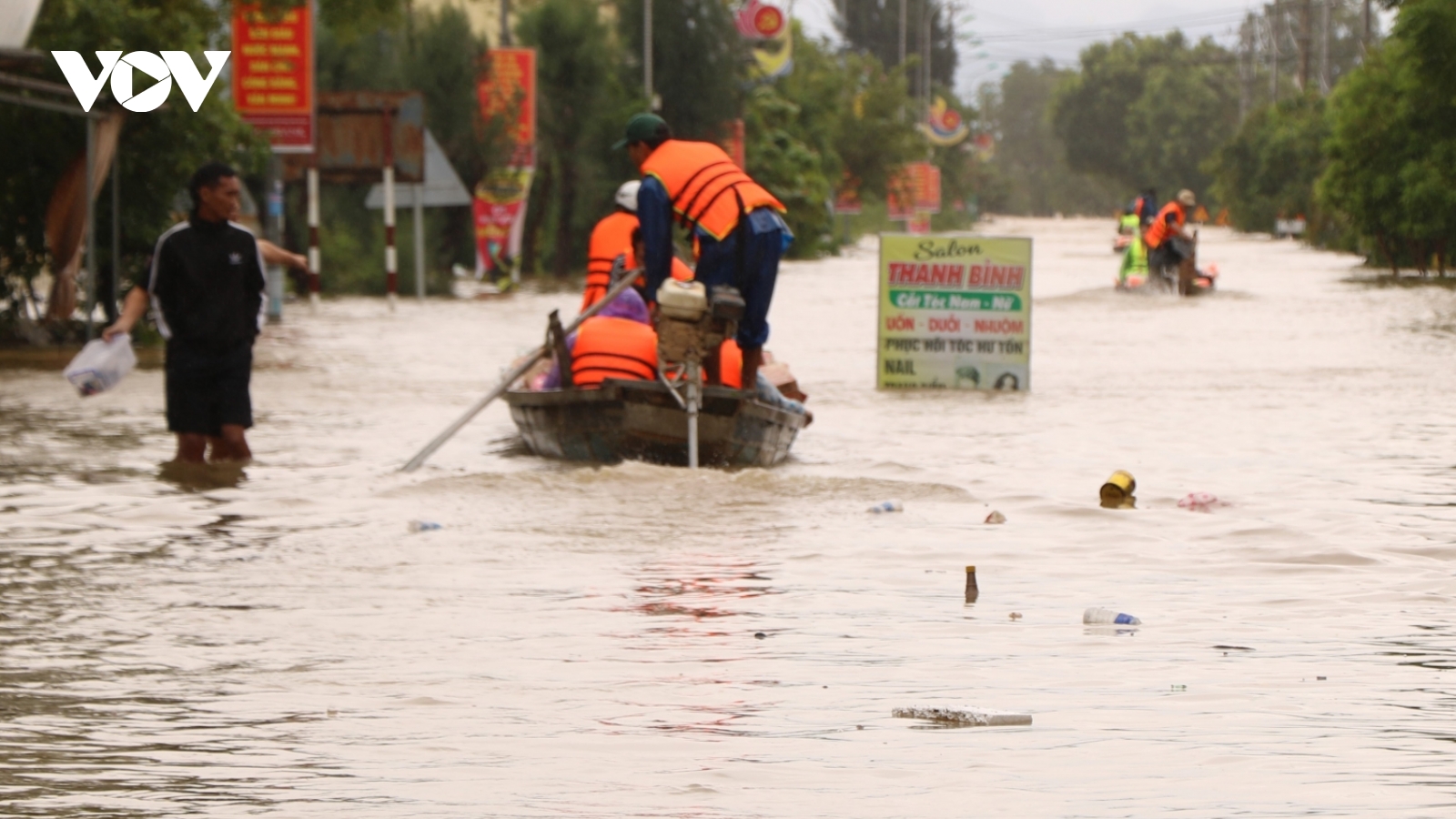 Vùng lũ Quảng Bình đang cần nước sạch
