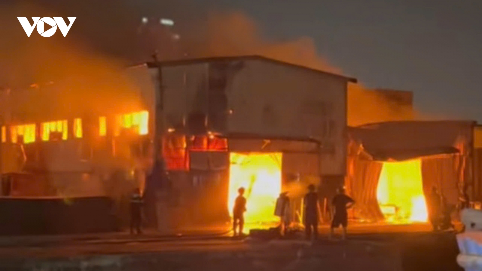 Cháy 200m2 xưởng sản xuất đồ gỗ nội thất ở Hải Phòng