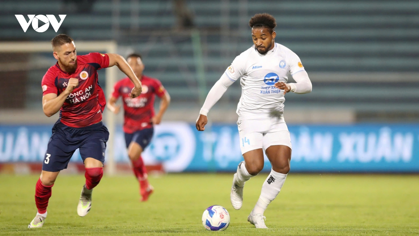 V-League bước vào giai đoạn thi đấu ''khốc liệt'' hơn Ngoại hạng Anh