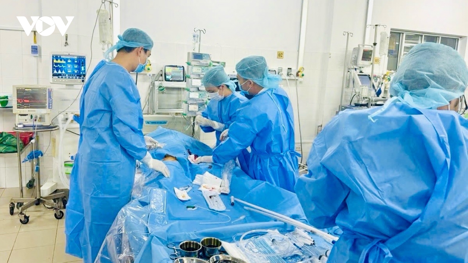 45 phút cấp cứu, 5 ngày lọc máu để cứu sống bệnh nhân viêm cơ tim biến chứng