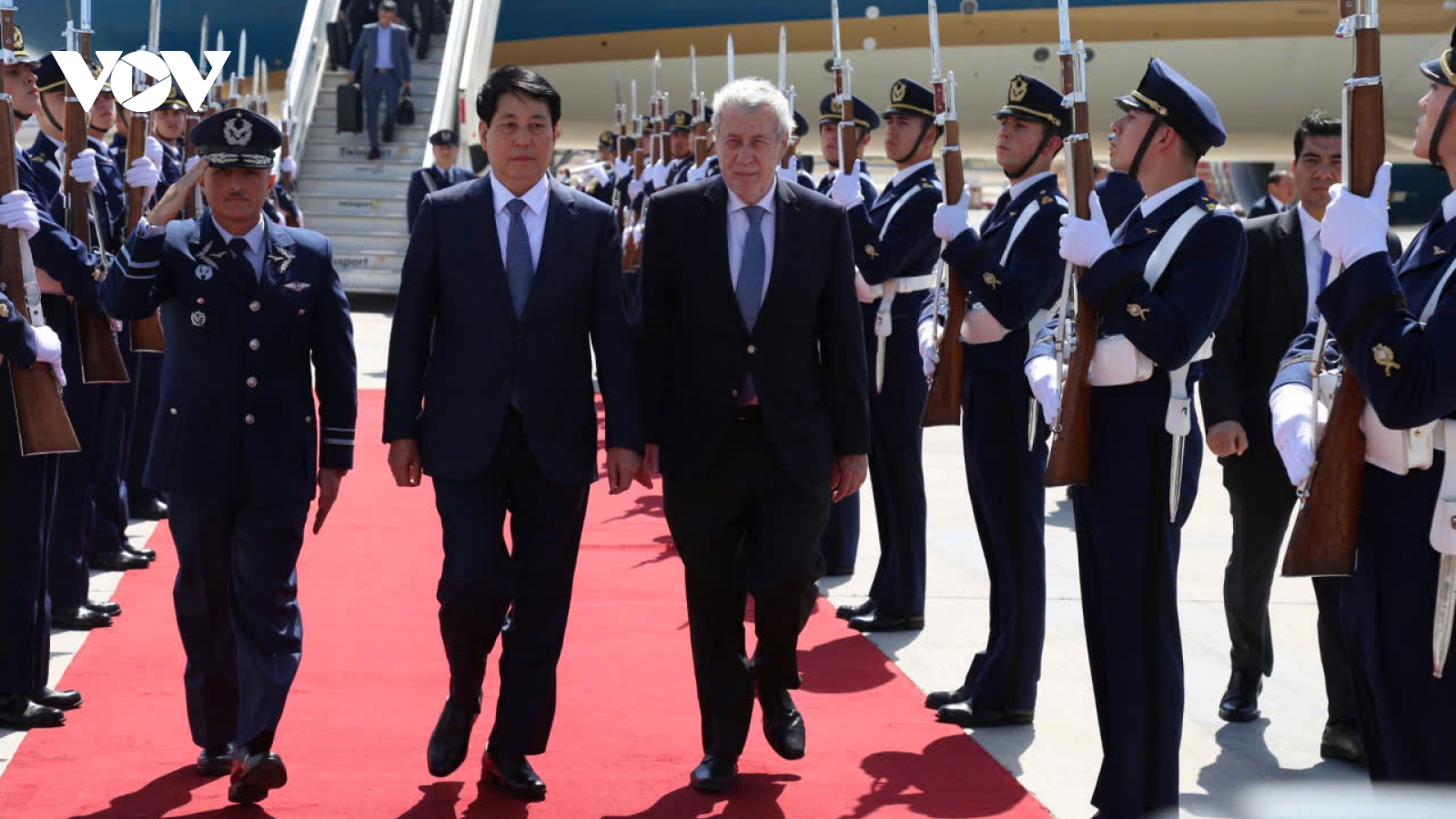 Chủ tịch nước Lương Cường đến Santiago de Chile, bắt đầu chuyến thăm chính thức Cộng hoà Chile