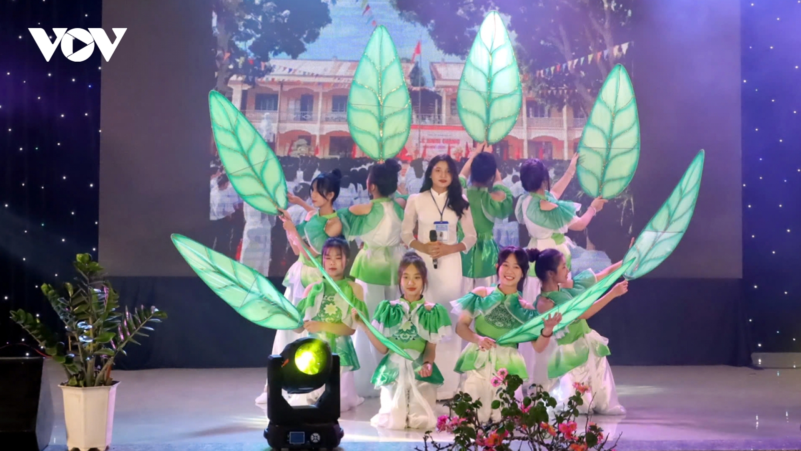 2.800 học sinh Đắk Lắk thi “Giai điệu tuổi hồng” mừng Ngày Nhà giáo Việt Nam