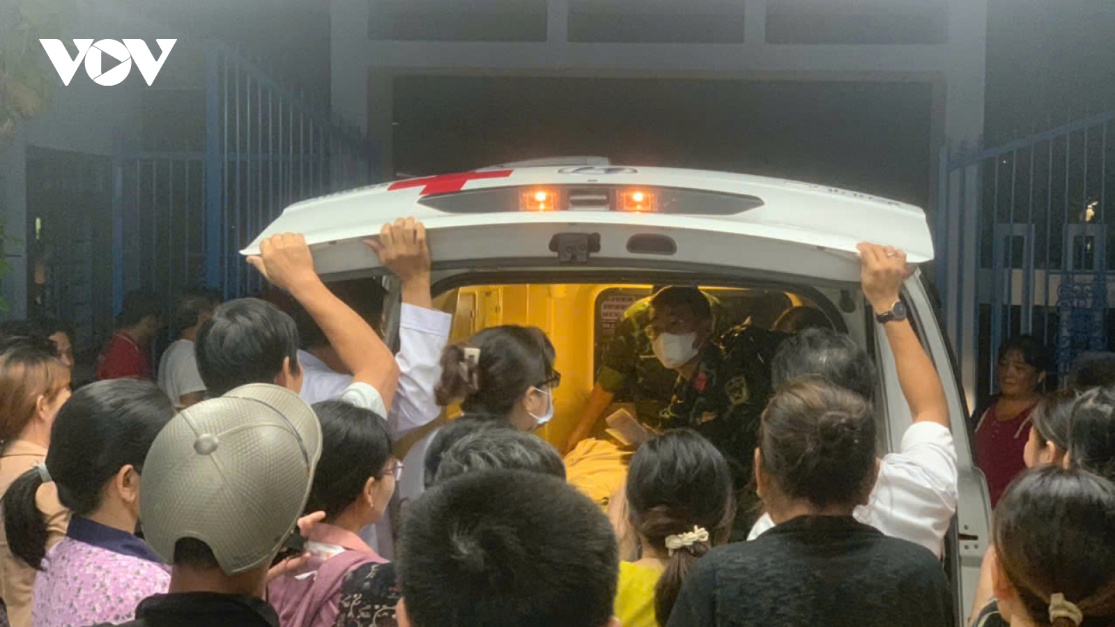 Thuê trực thăng ra đảo Thổ Châu chuyển bệnh nhân cấp cứu