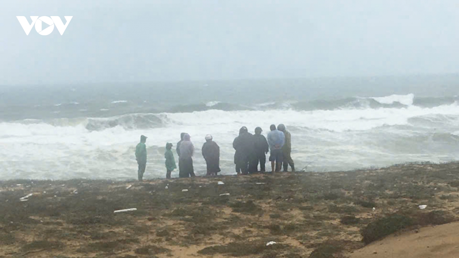 Quảng Ngãi: Chìm tàu cá, 1 ngư dân tử vong, 1 ngư dân mất tích