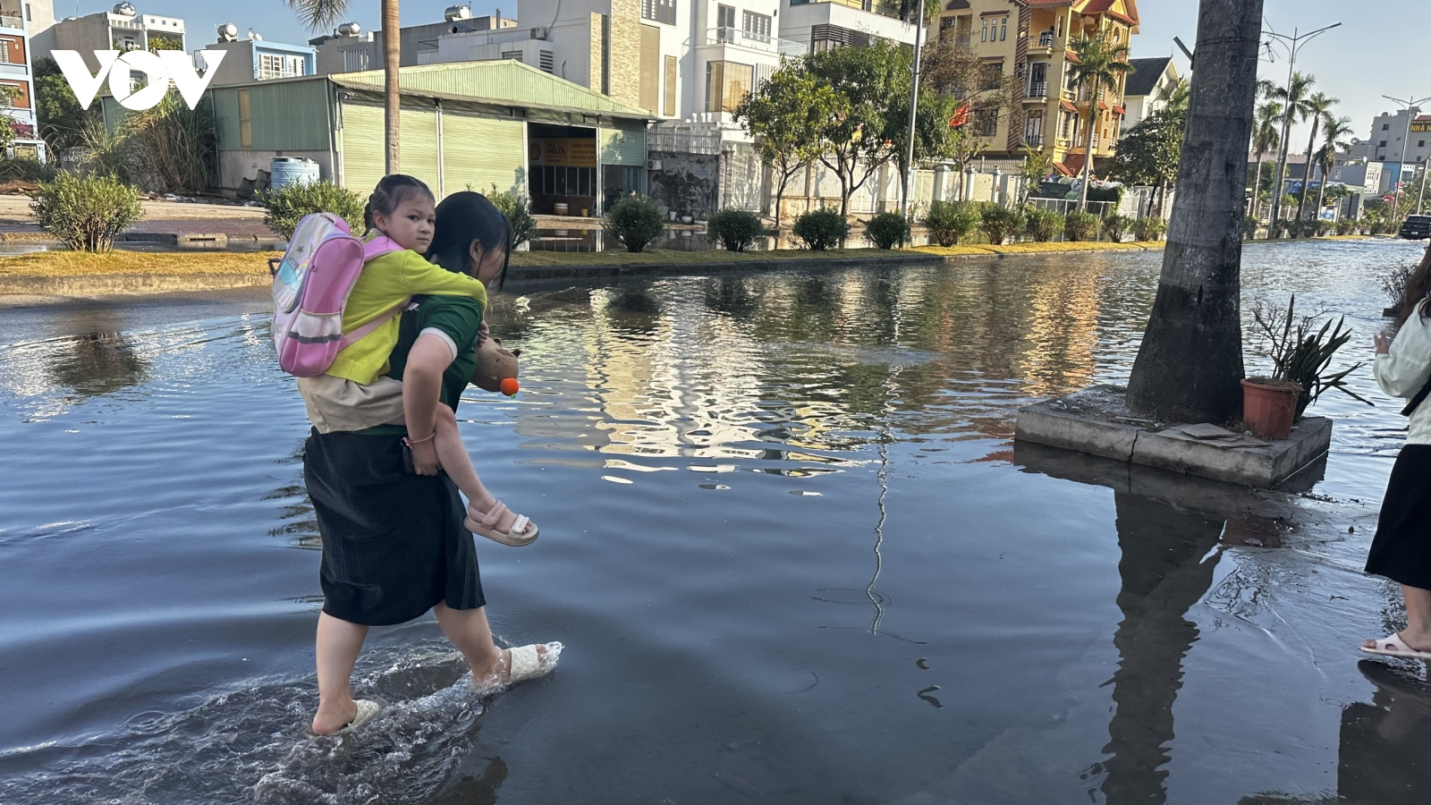 Triều cường tiếp tục dâng cao gây ngập lụt nhiều khu vực tại TP Hạ Long