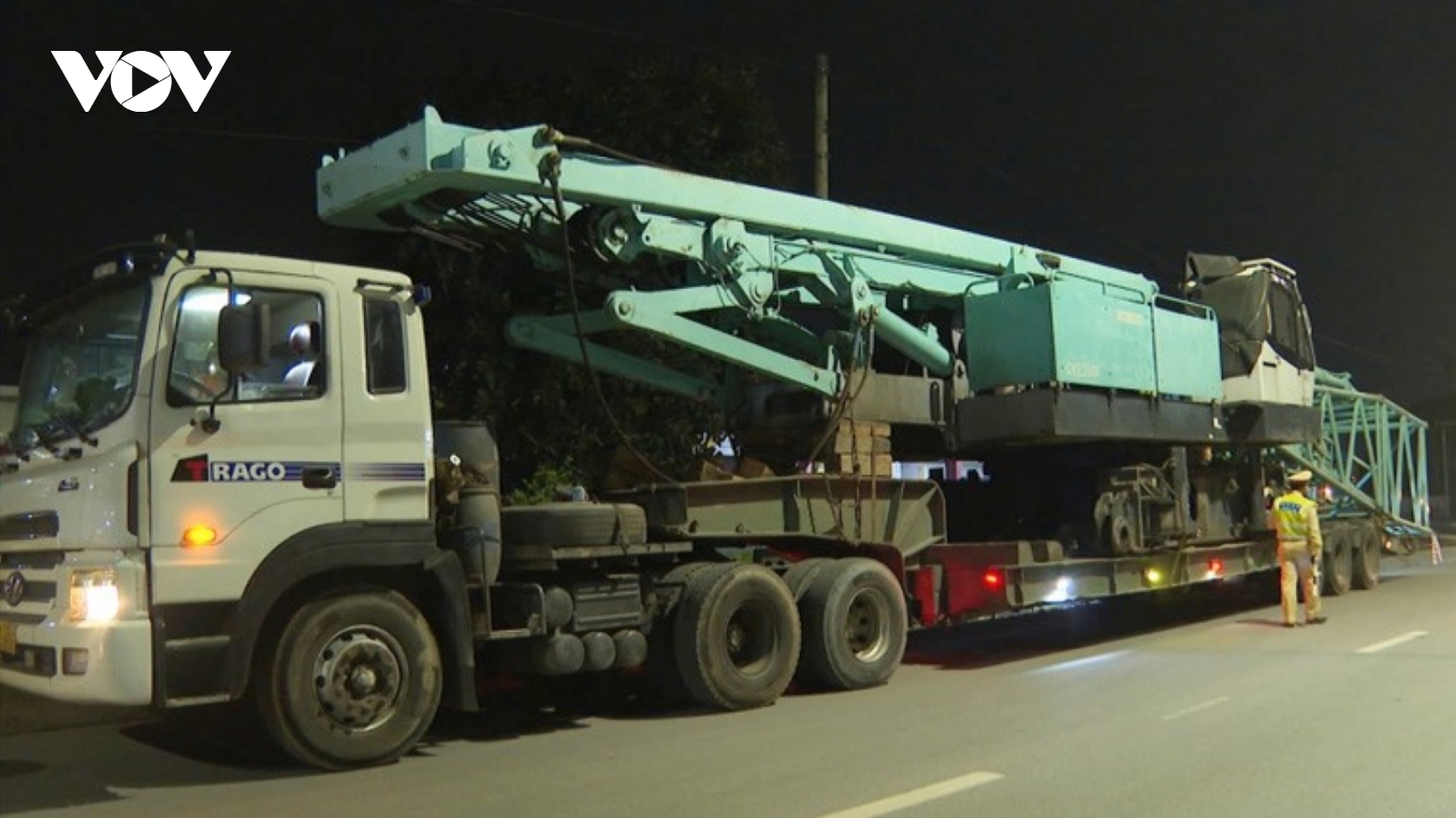 Xe chở hàng hóa siêu trường, siêu trọng gây mất an toàn giao thông