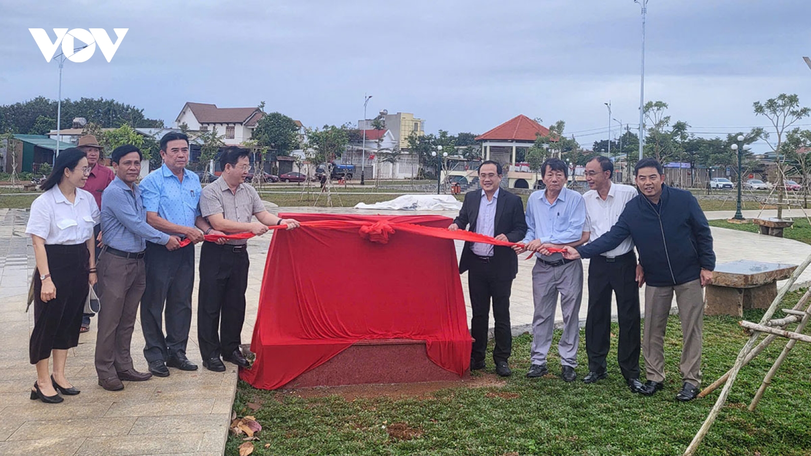 Thành phố Buôn Ma Thuột gắn biển công trình chào mừng 120 năm Ngày thành lập