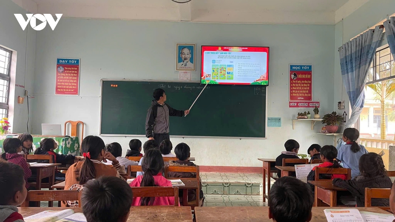 Thầy cô giáo vùng sâu nỗ lực bám trường