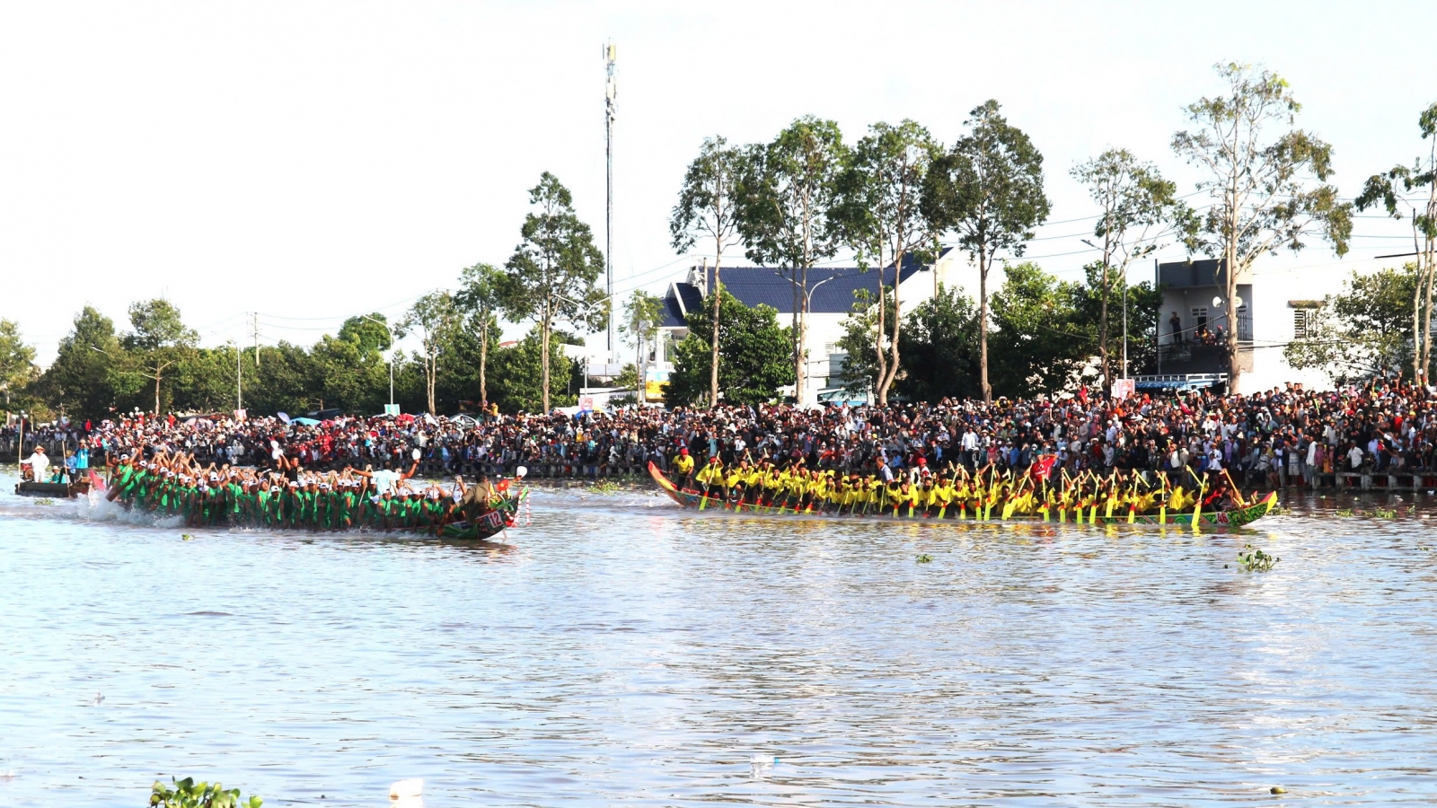 Khoảng 620.000 lượt người dân và du khách đến lễ hội đua ghe Ngo – Oóc Om Bóc