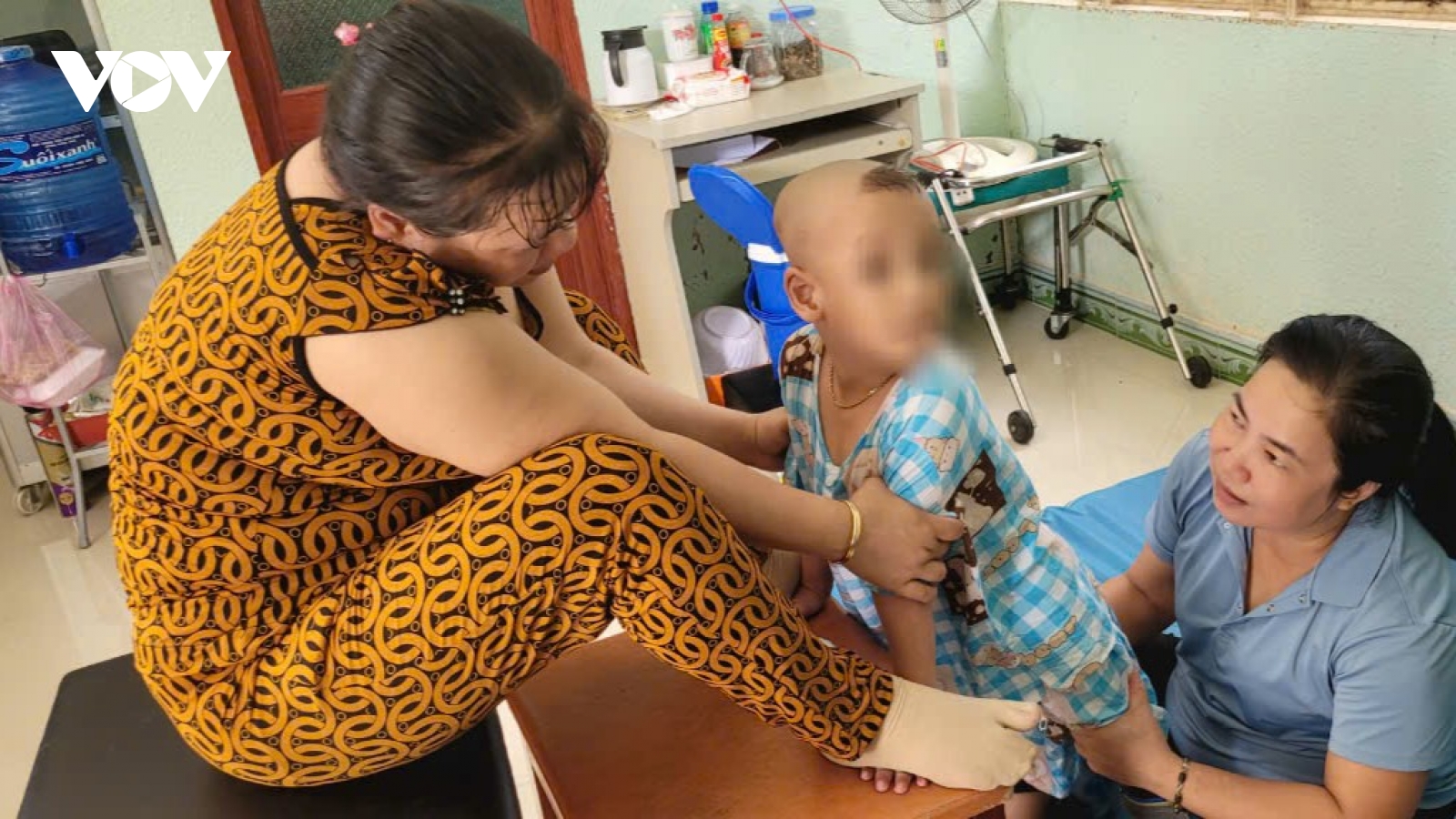 Tấm lòng của các giáo viên dạy học sinh khiếm khuyết