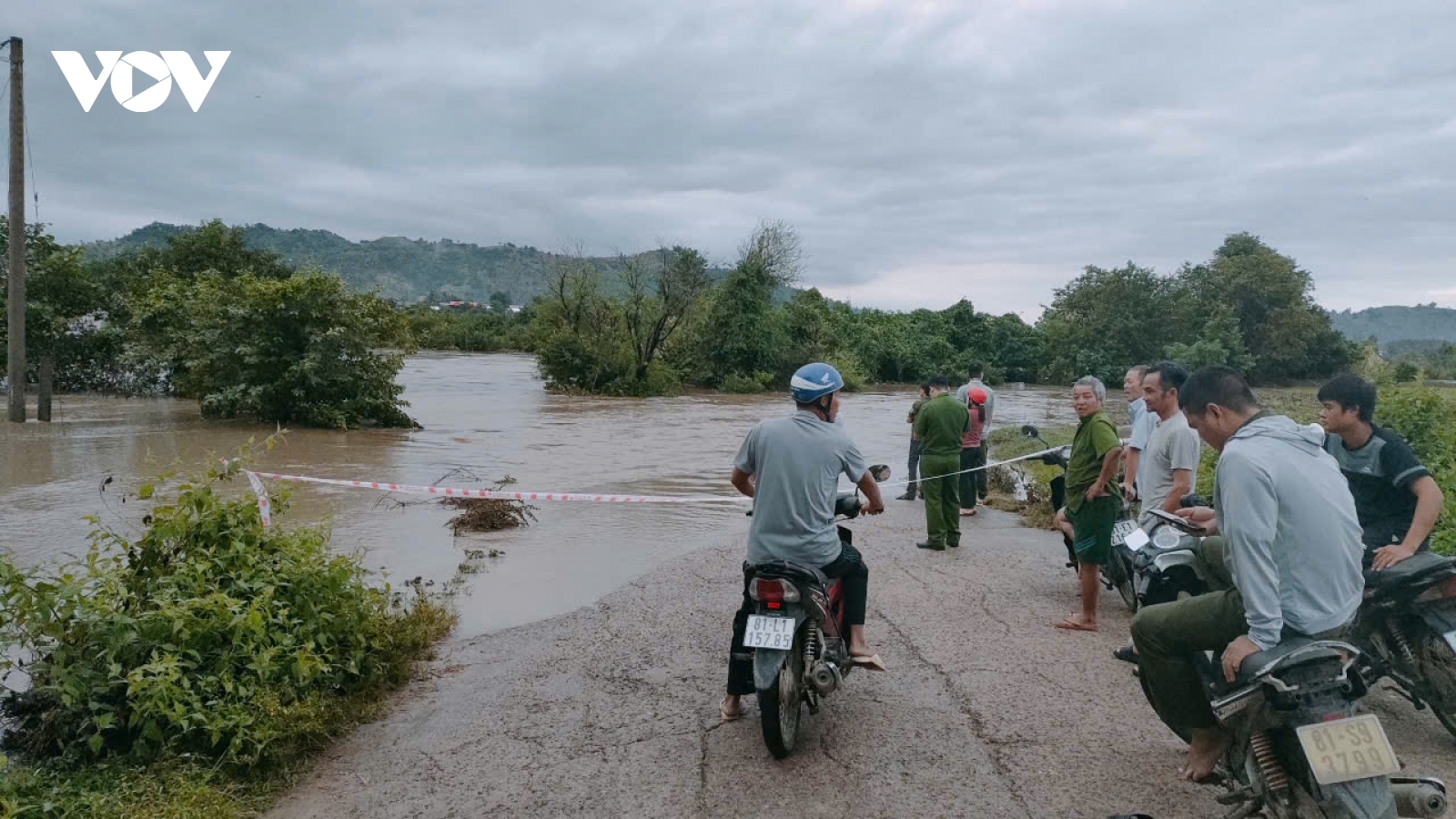 Đảm bảo an toàn cho 315 hộ dân bị cô lập vì mưa lũ ở Gia Lai