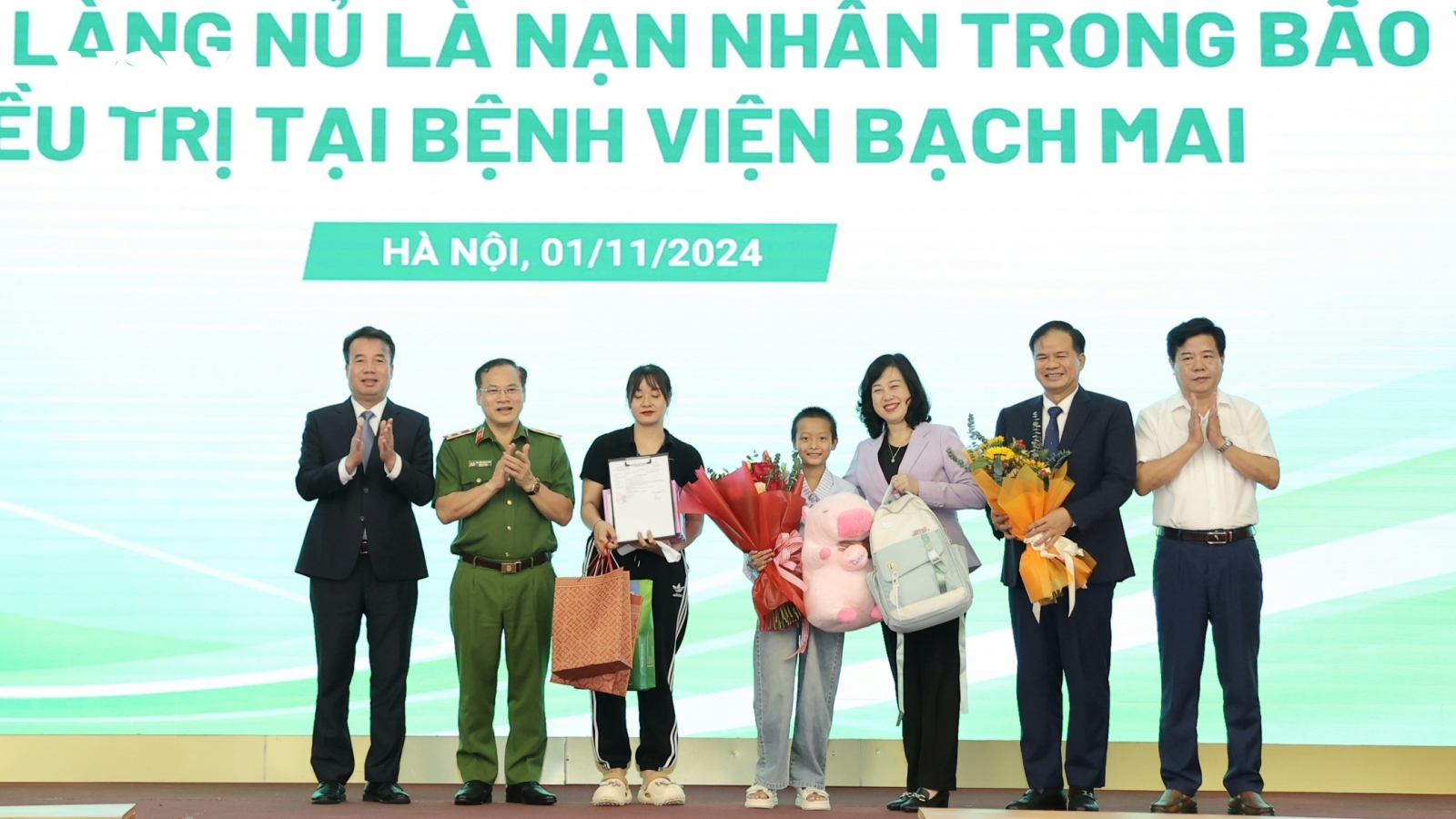 Nạn nhân cuối cùng ở làng Nủ điều trị tại Bệnh viện Bạch Mai được xuất viện