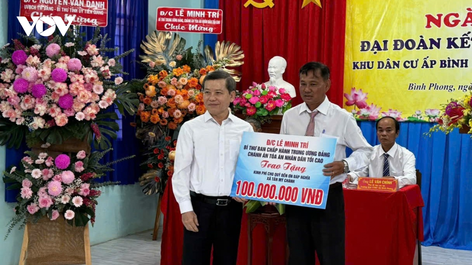 Ông Lê Minh Trí dự ngày hội đại đoàn kết toàn dân tộc tại Tiền Giang