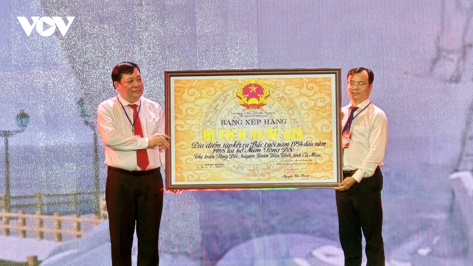 Công nhận tượng đài kỷ niệm chuyến tàu tập kết ra Bắc 1954 là di tích quốc gia