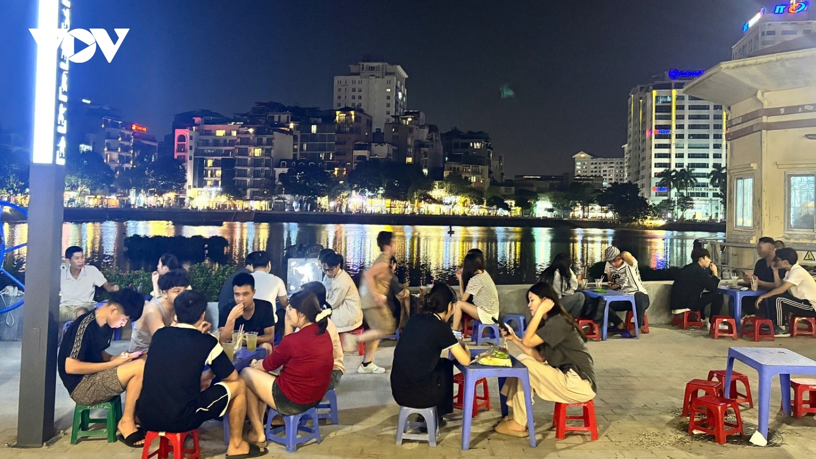 Phố đi bộ được đầu tư gần 30 tỷ đồng ở Hà Nội chỉ là nơi… bán trà đá vỉa hè?