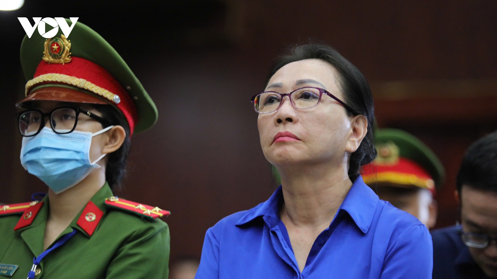 Bà Trương Mỹ Lan được phép nói chuyện với chồng tại toà