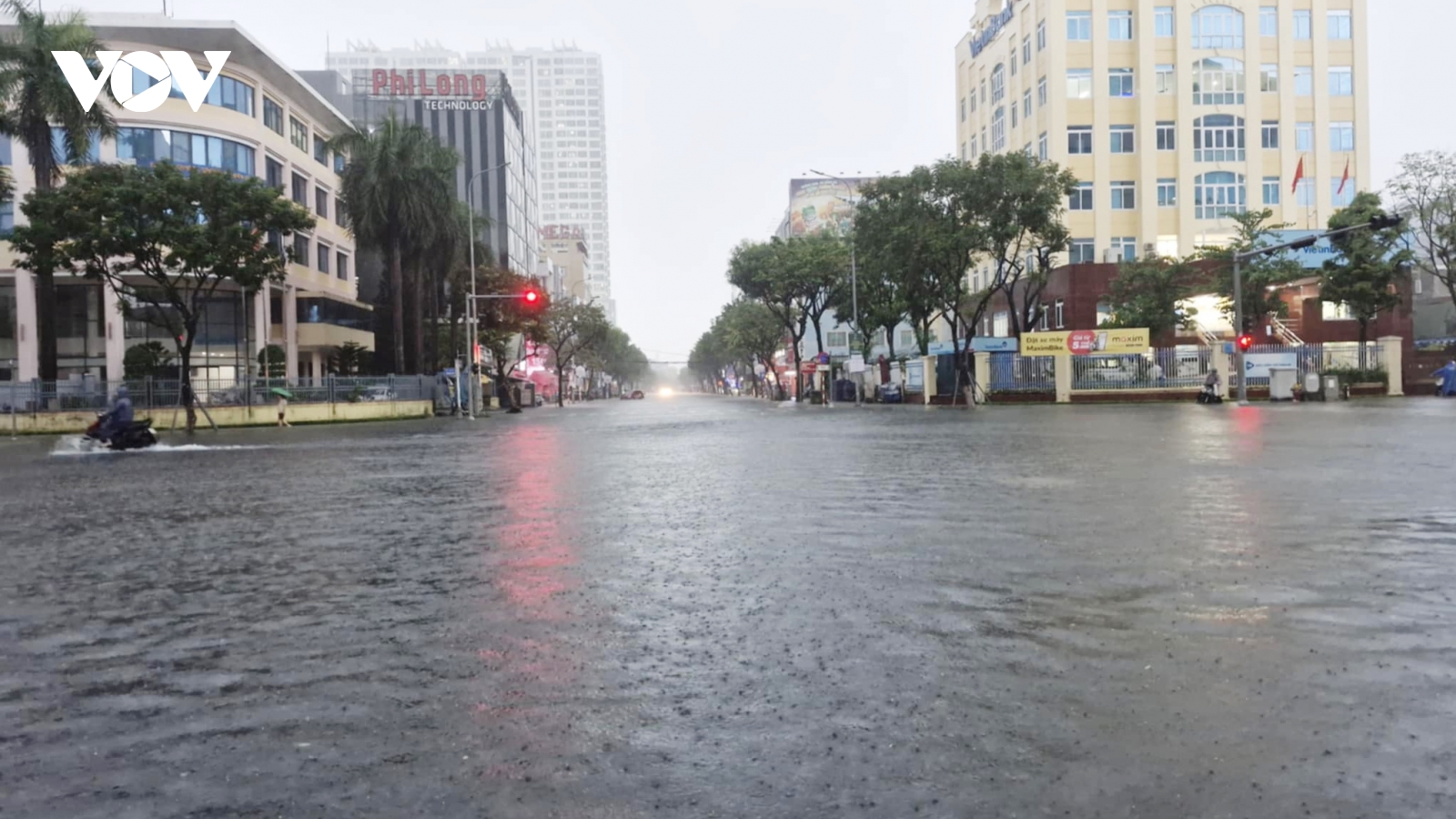 Đà Nẵng mưa to, nhiều nơi ngập sâu, học sinh nghỉ học